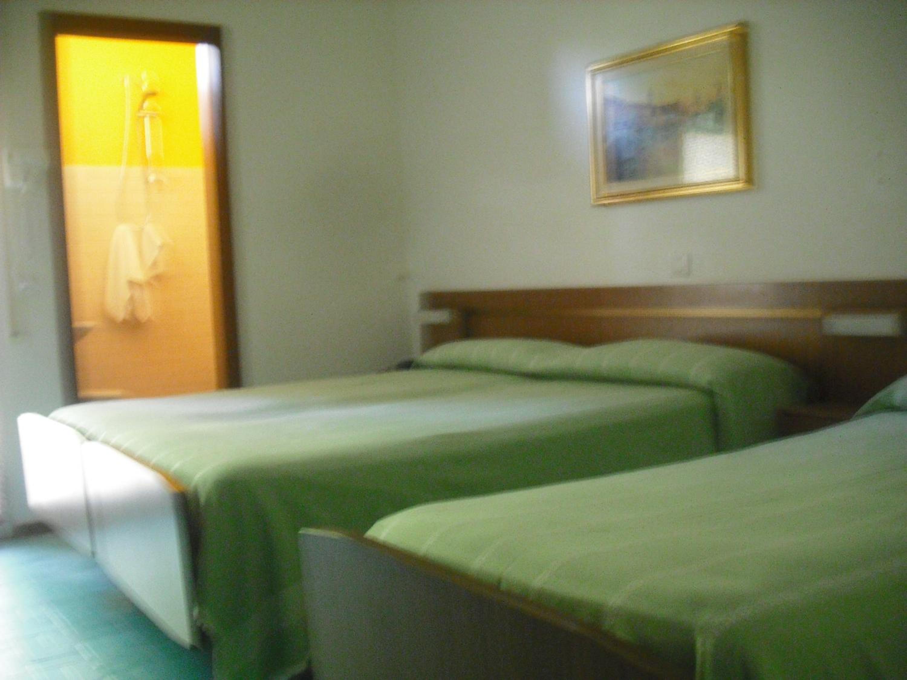 Triple Room with Bathroom - Photo 6