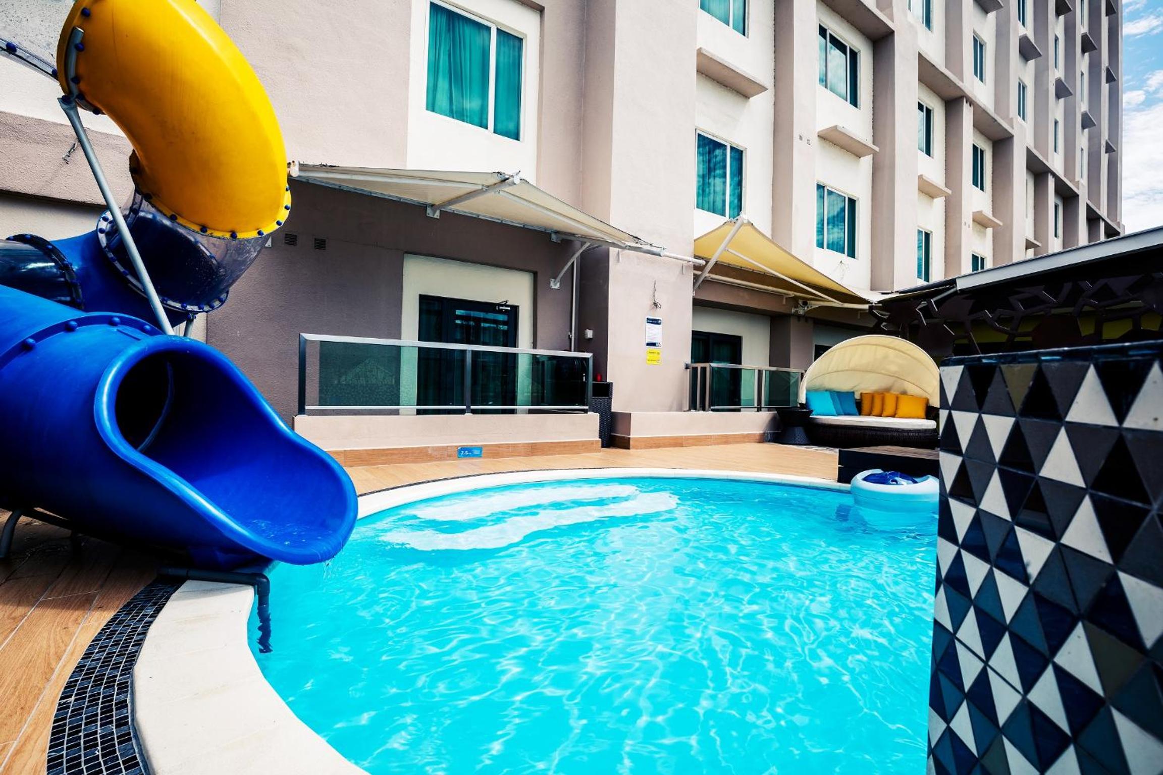 King Room with Pool Access