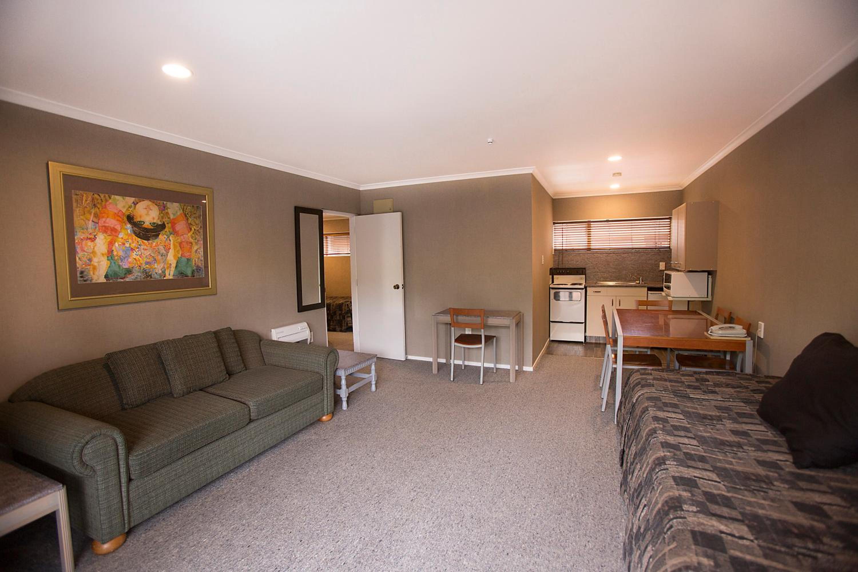 Superior Family Room - Photo 1