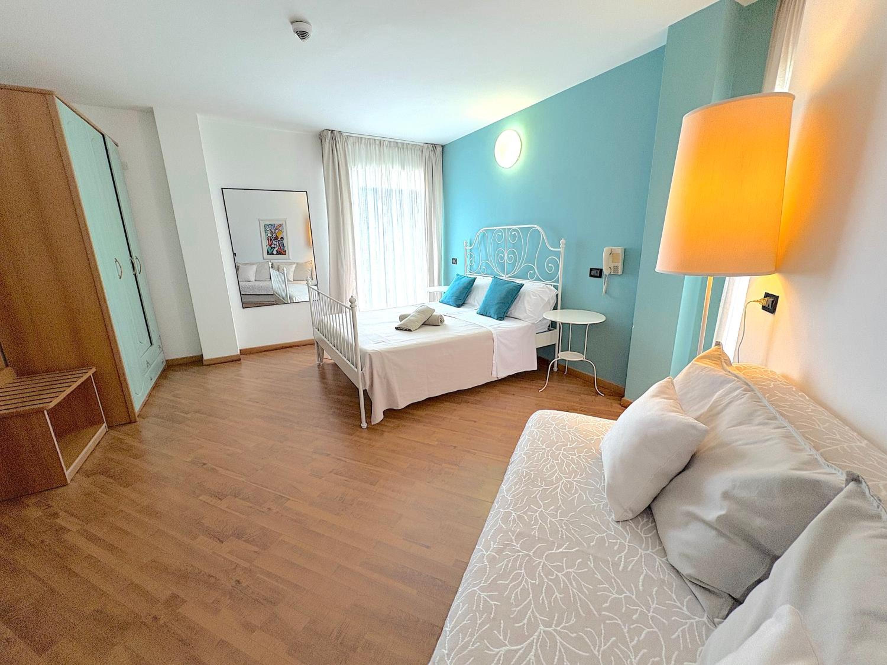 Family Room with Sea View photo 2