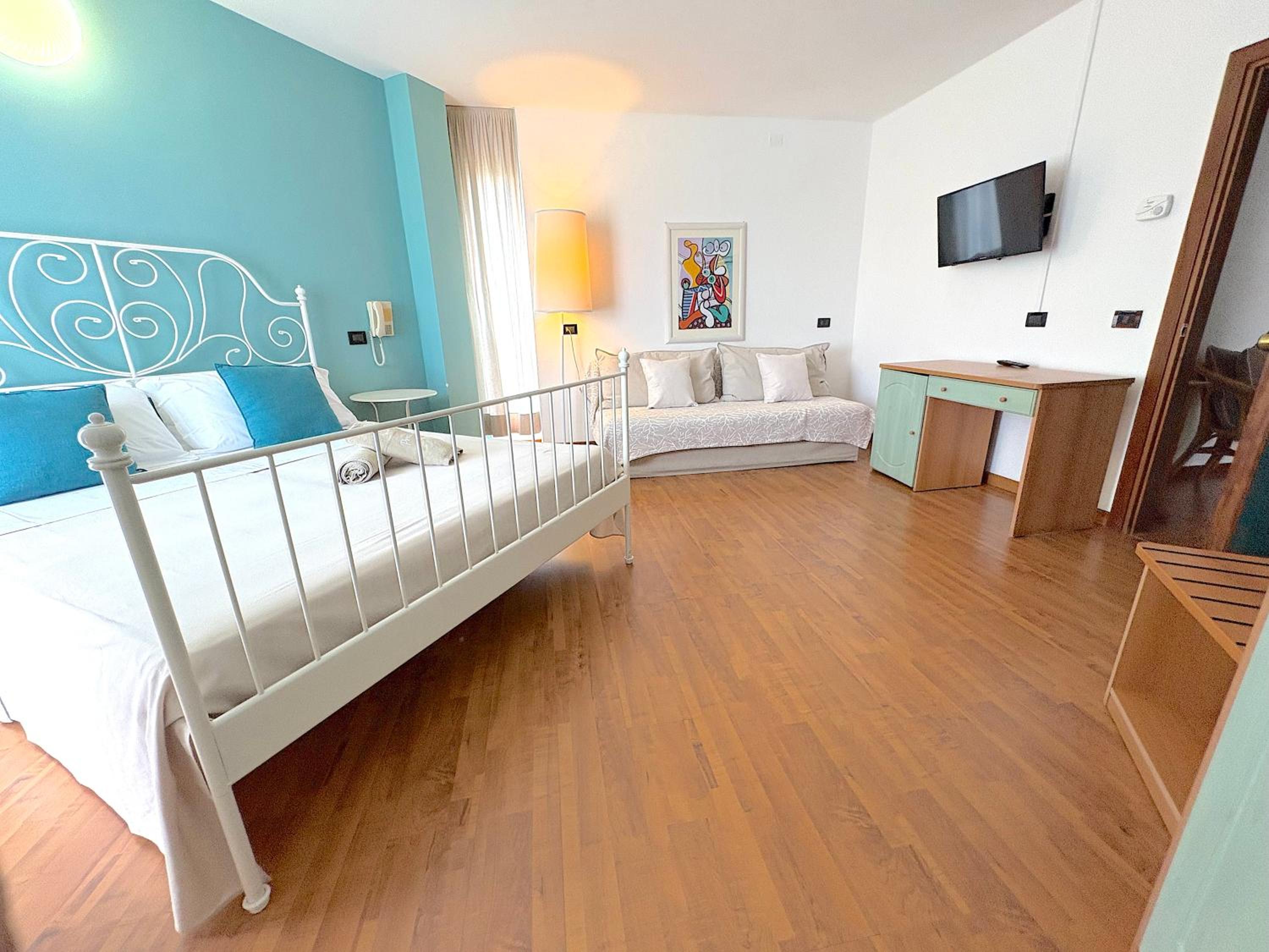 Family Room with Sea View photo 3