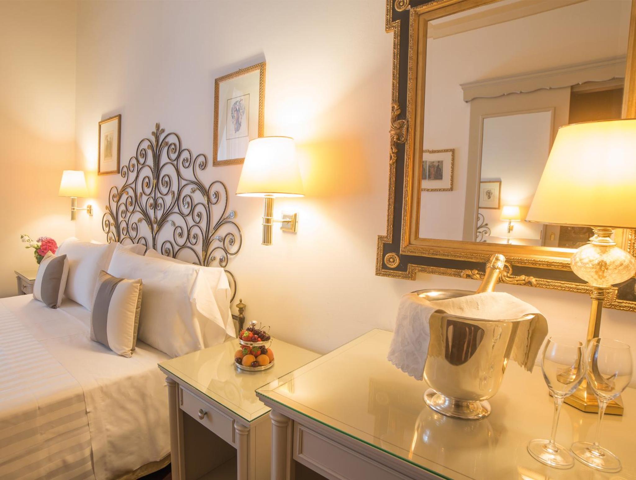 Classic Double Room - Photo 8