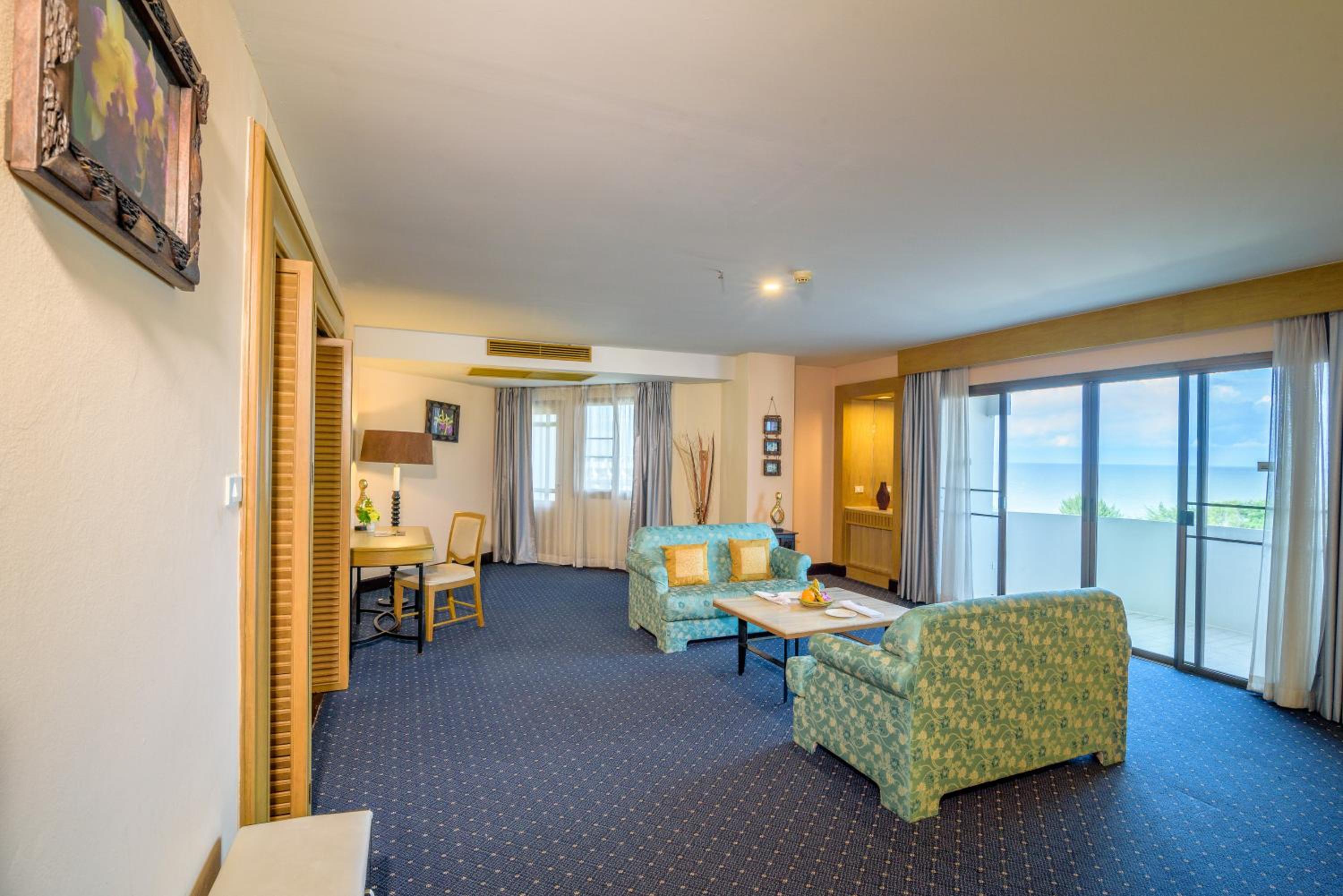 One-Bedroom Suite with Sea View - Photo 4