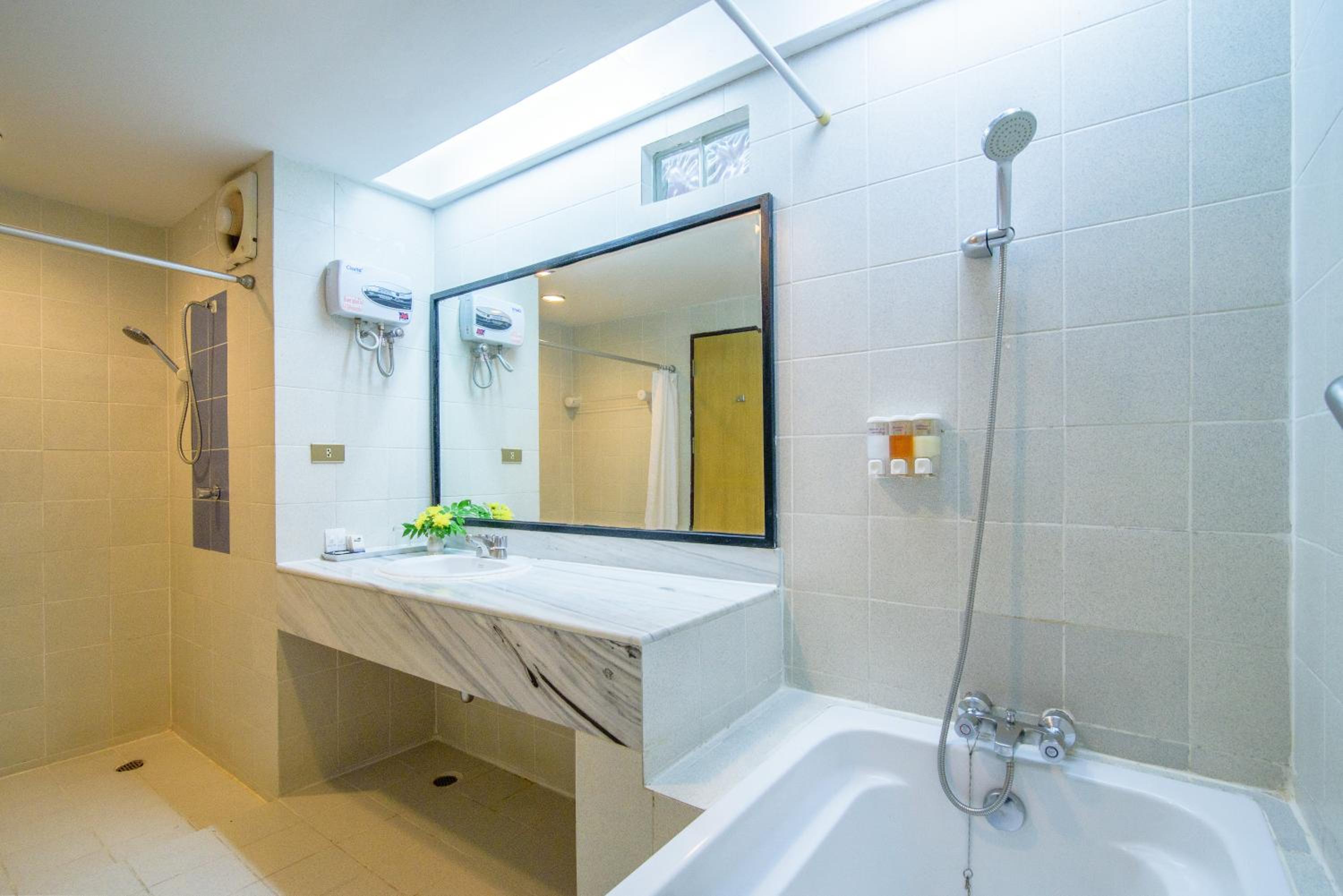 One-Bedroom Suite with Sea View - Photo 6