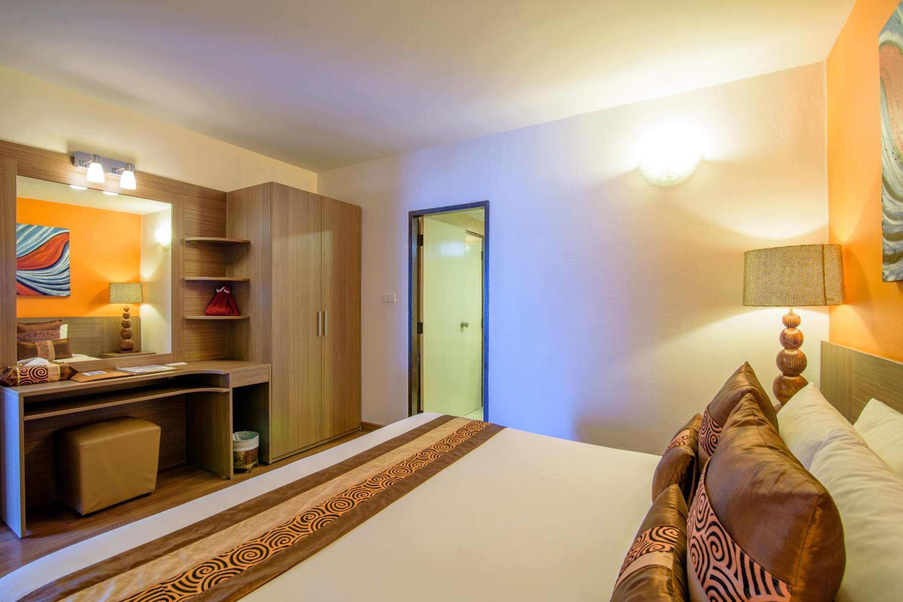 Two Bedroom Suite with Sea View - Photo 2