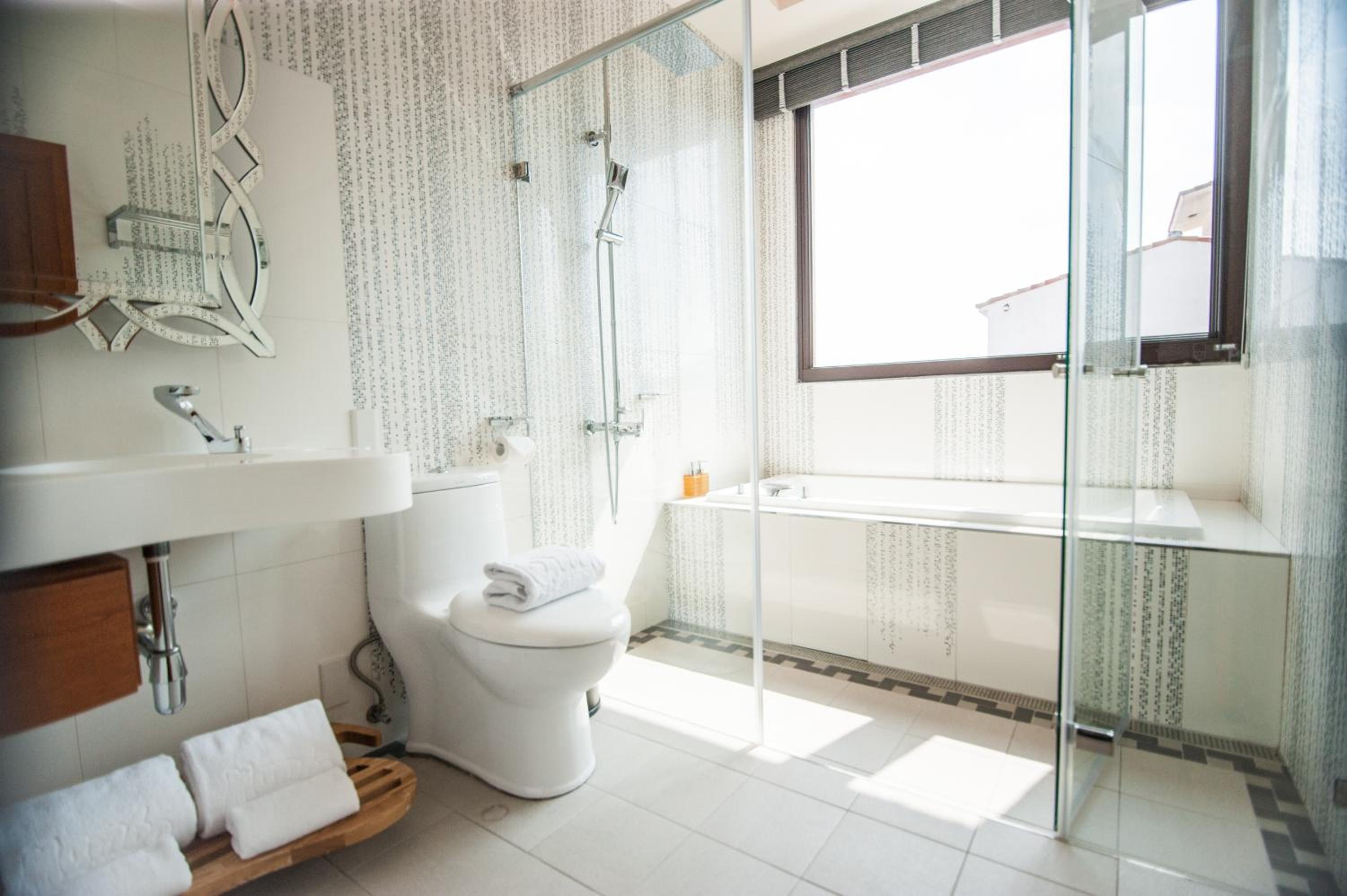 Deluxe Double Room with Side Sea View - Photo 14