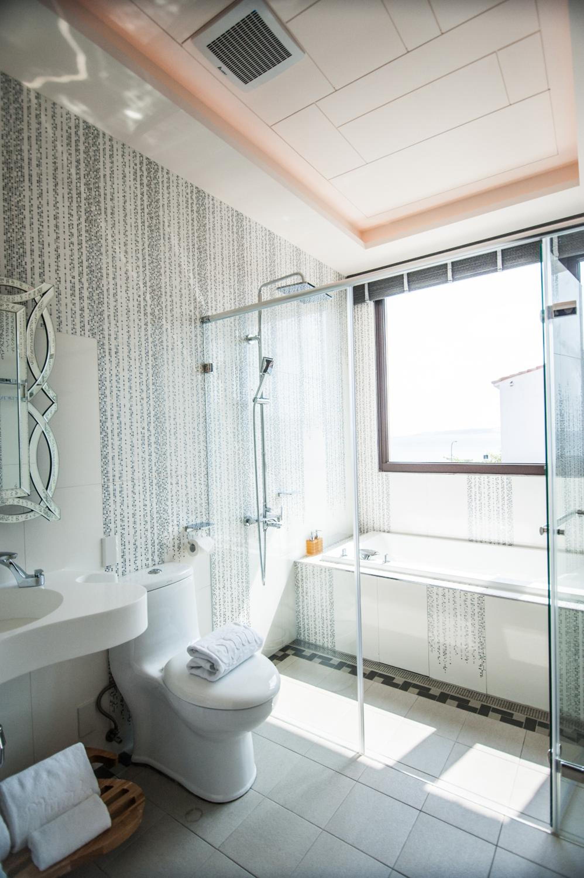 Deluxe Double Room with Side Sea View - Photo 12
