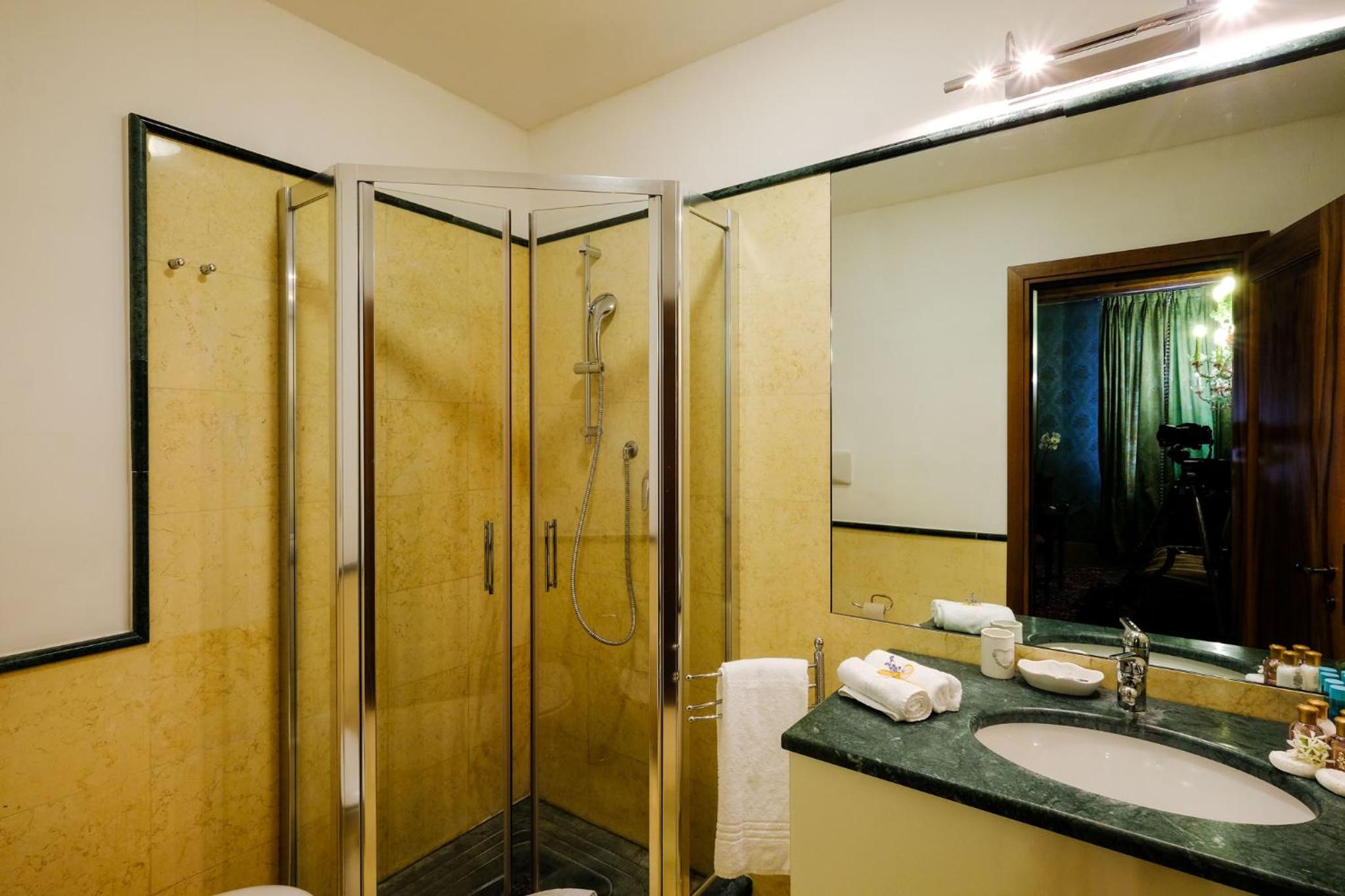 Deluxe Double or Twin Room - Photo 1