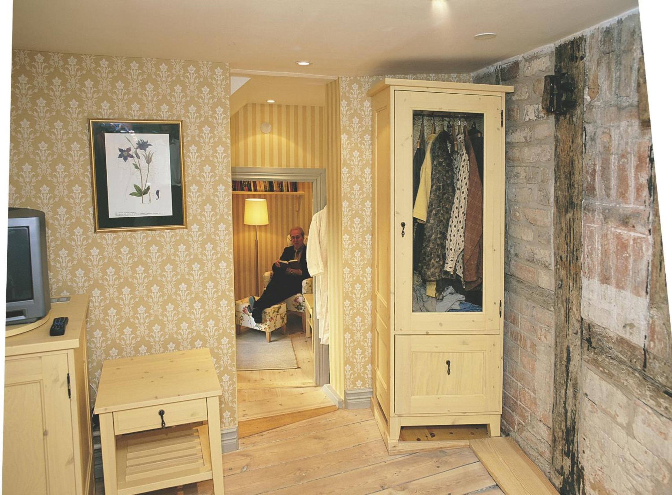 Suite with Two Single Beds - Photo 9