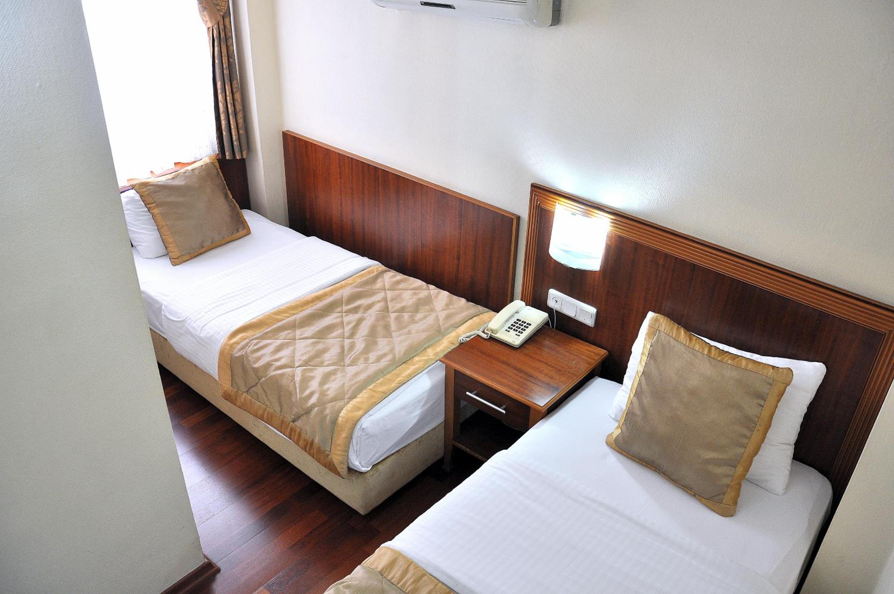Economy Twin Room photo 2