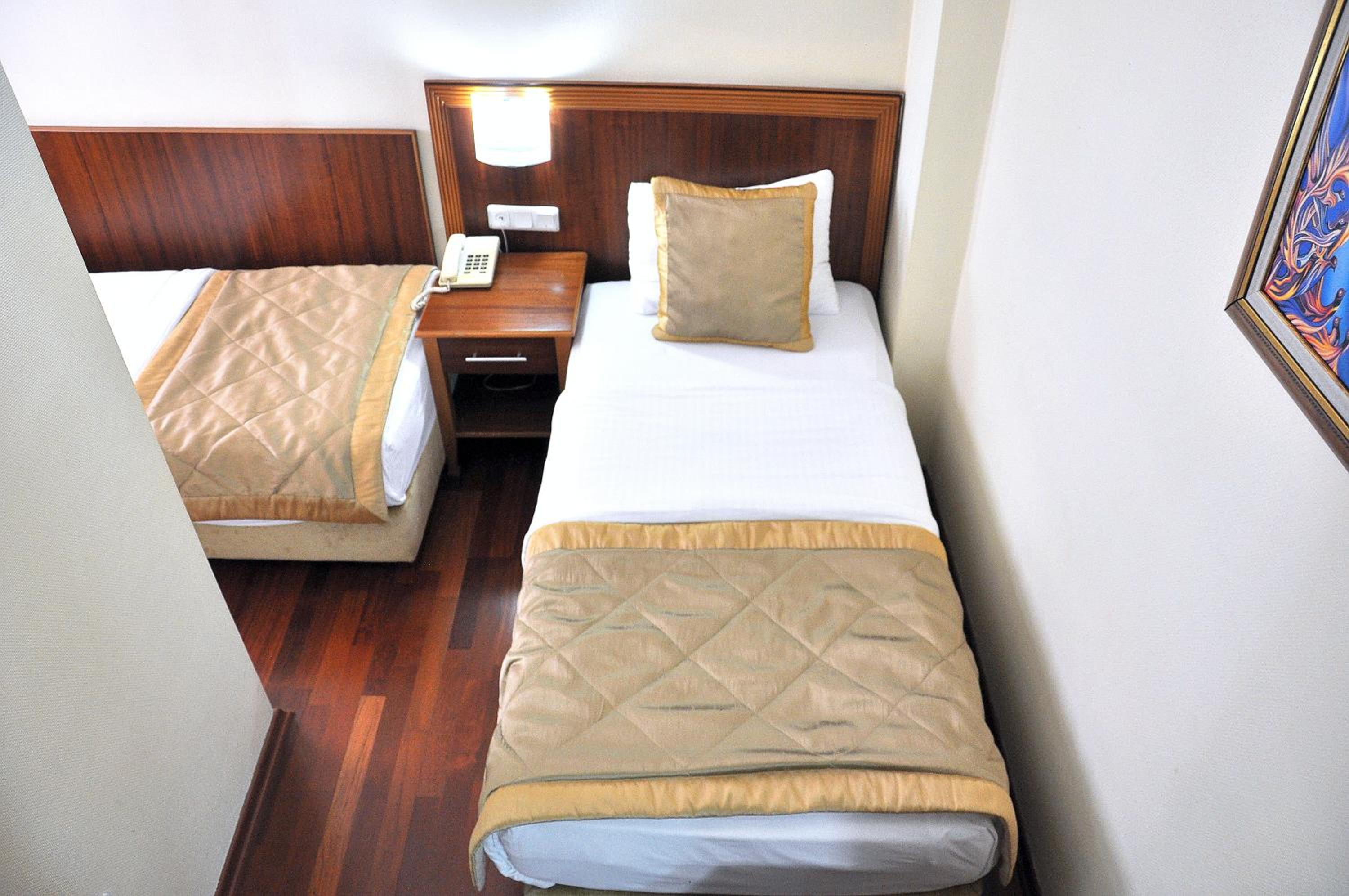 Economy Twin Room photo 3