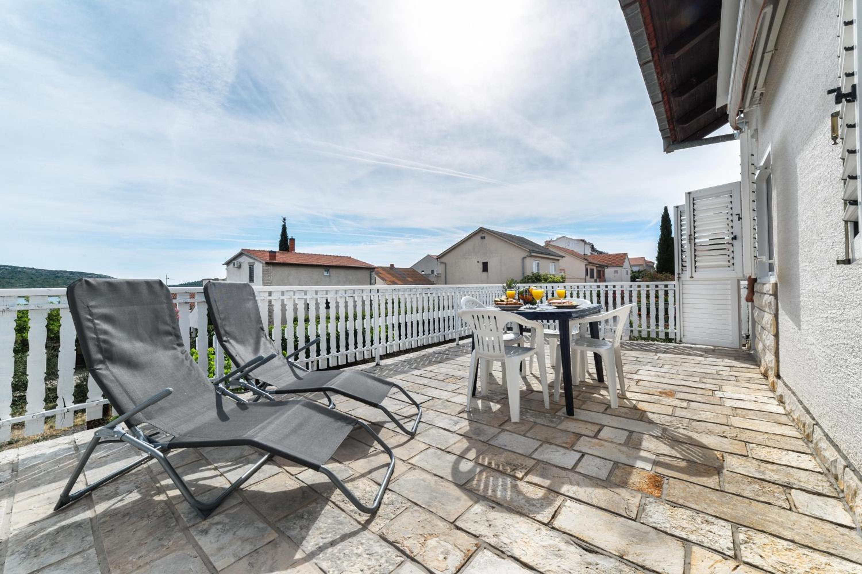 Apartment with Sea View - Photo 41