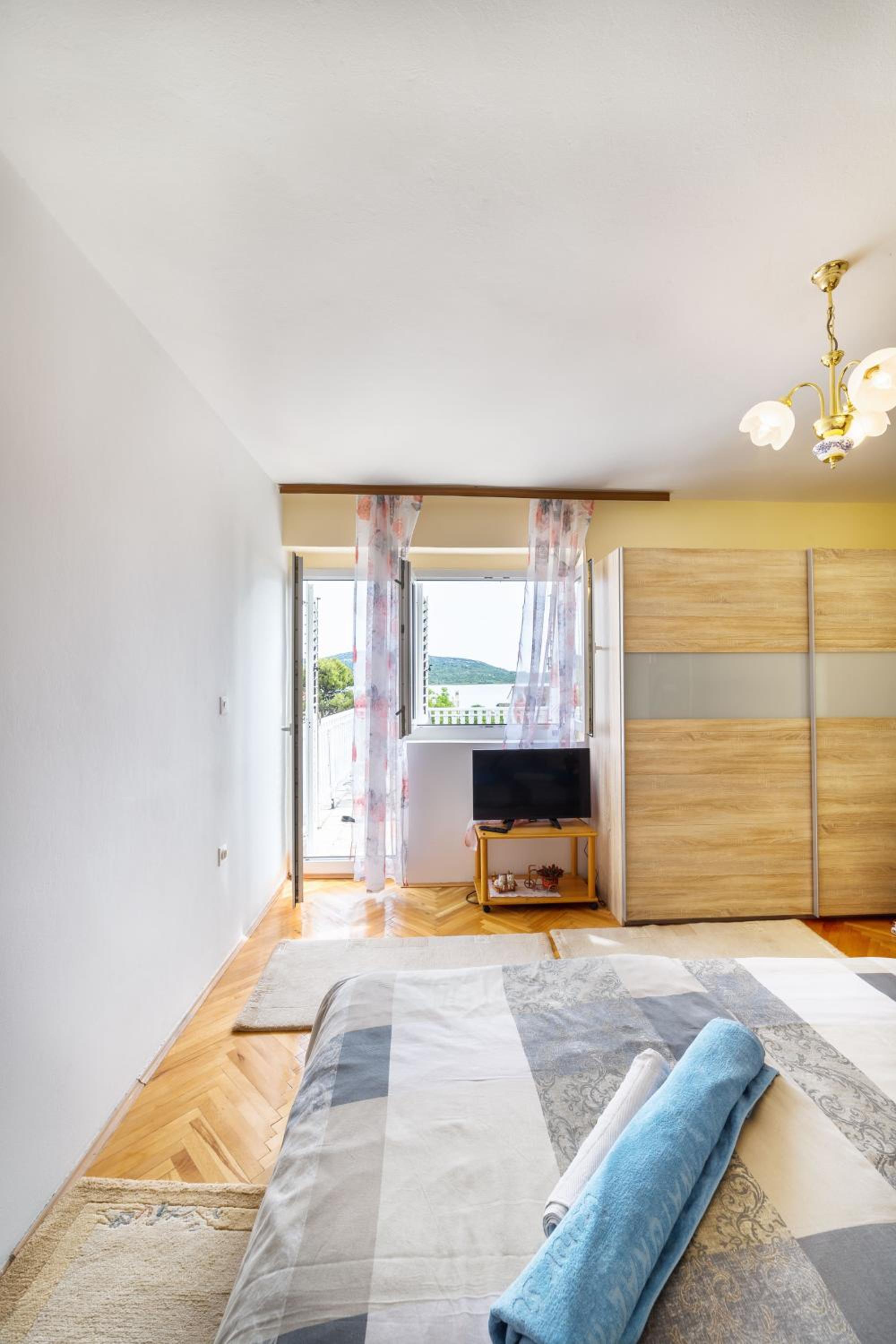 Apartment with Sea View - Photo 10
