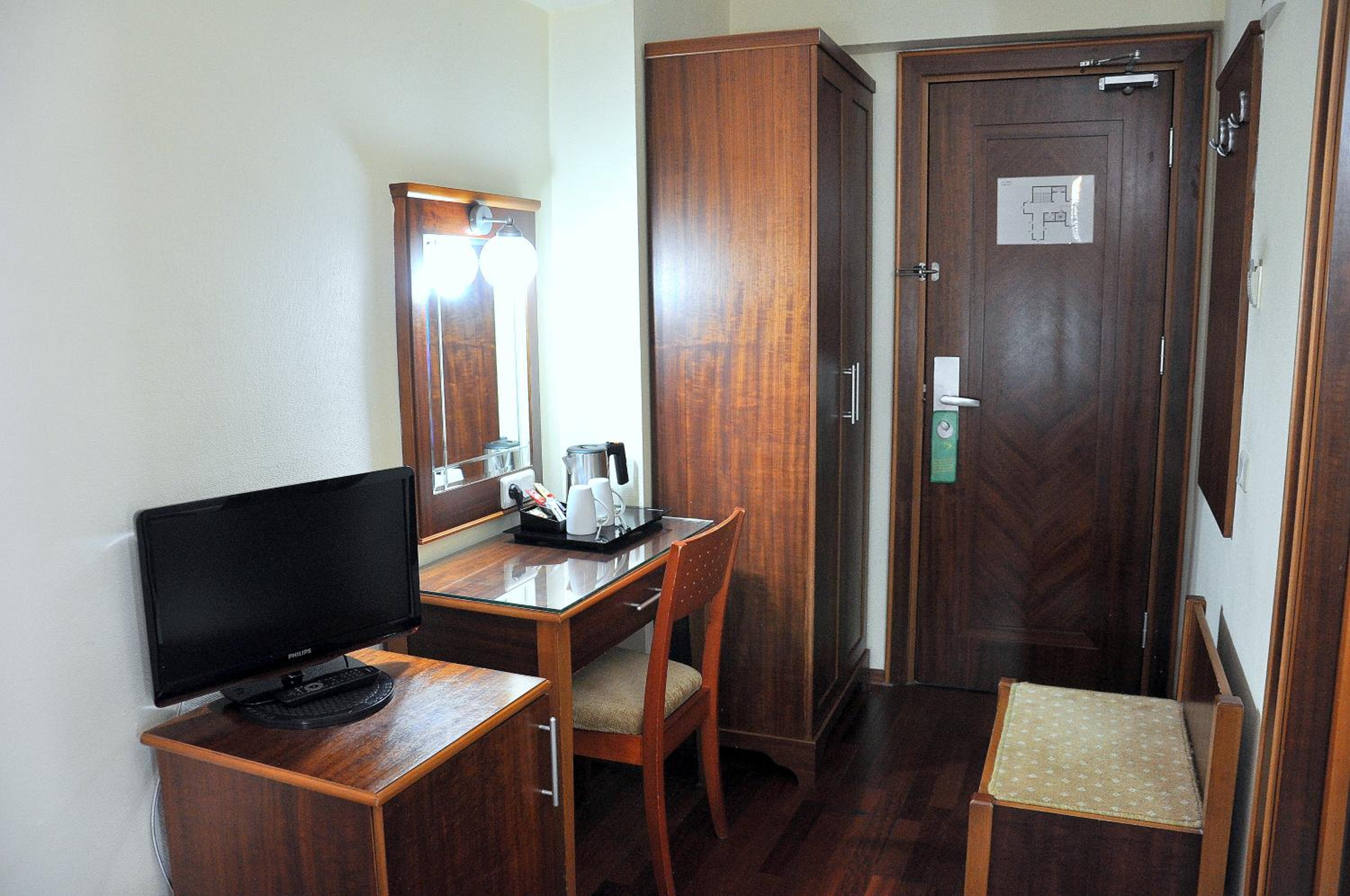 Economy Twin Room photo 1