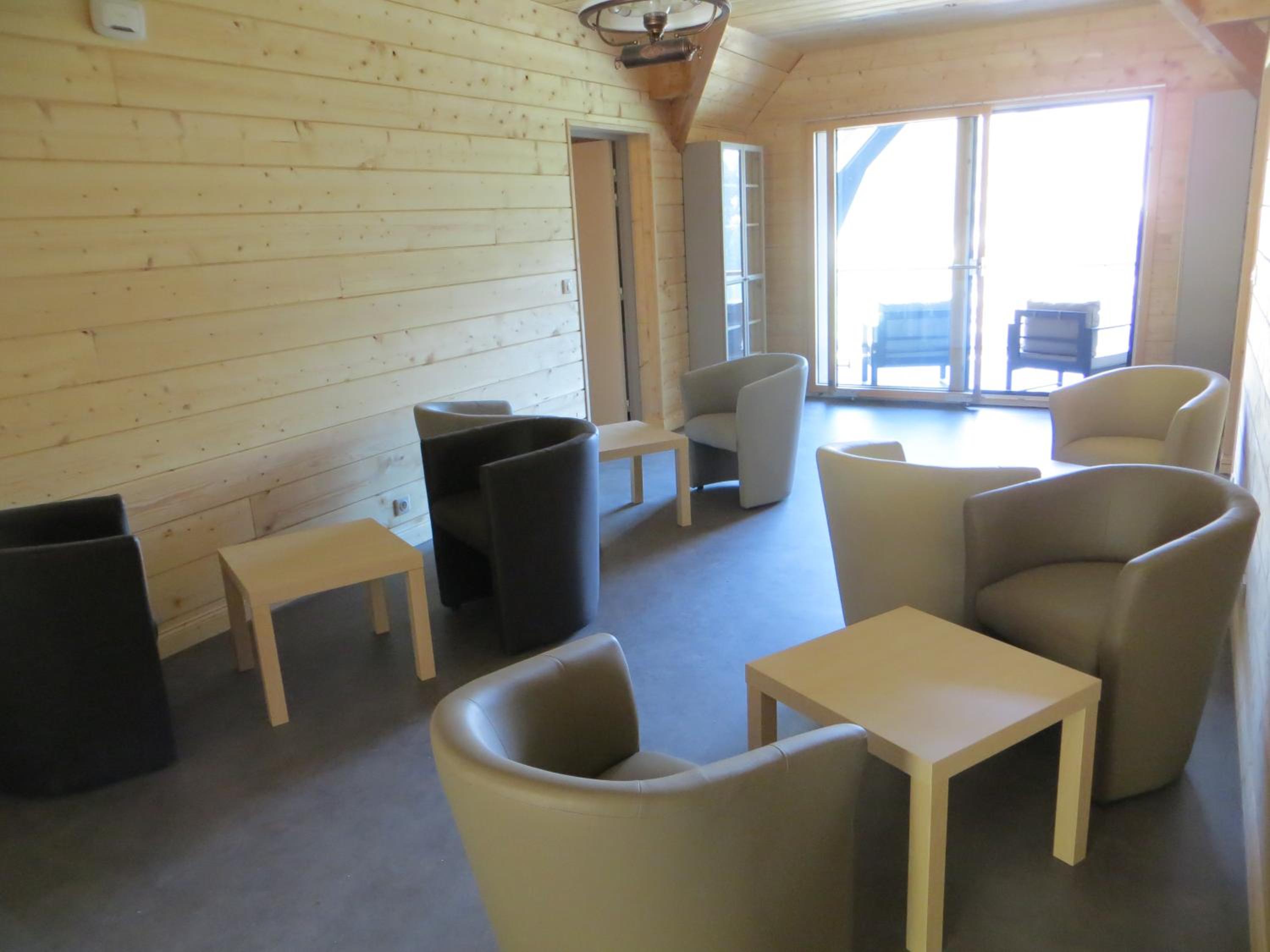 Apartment with Mountain View photo 2