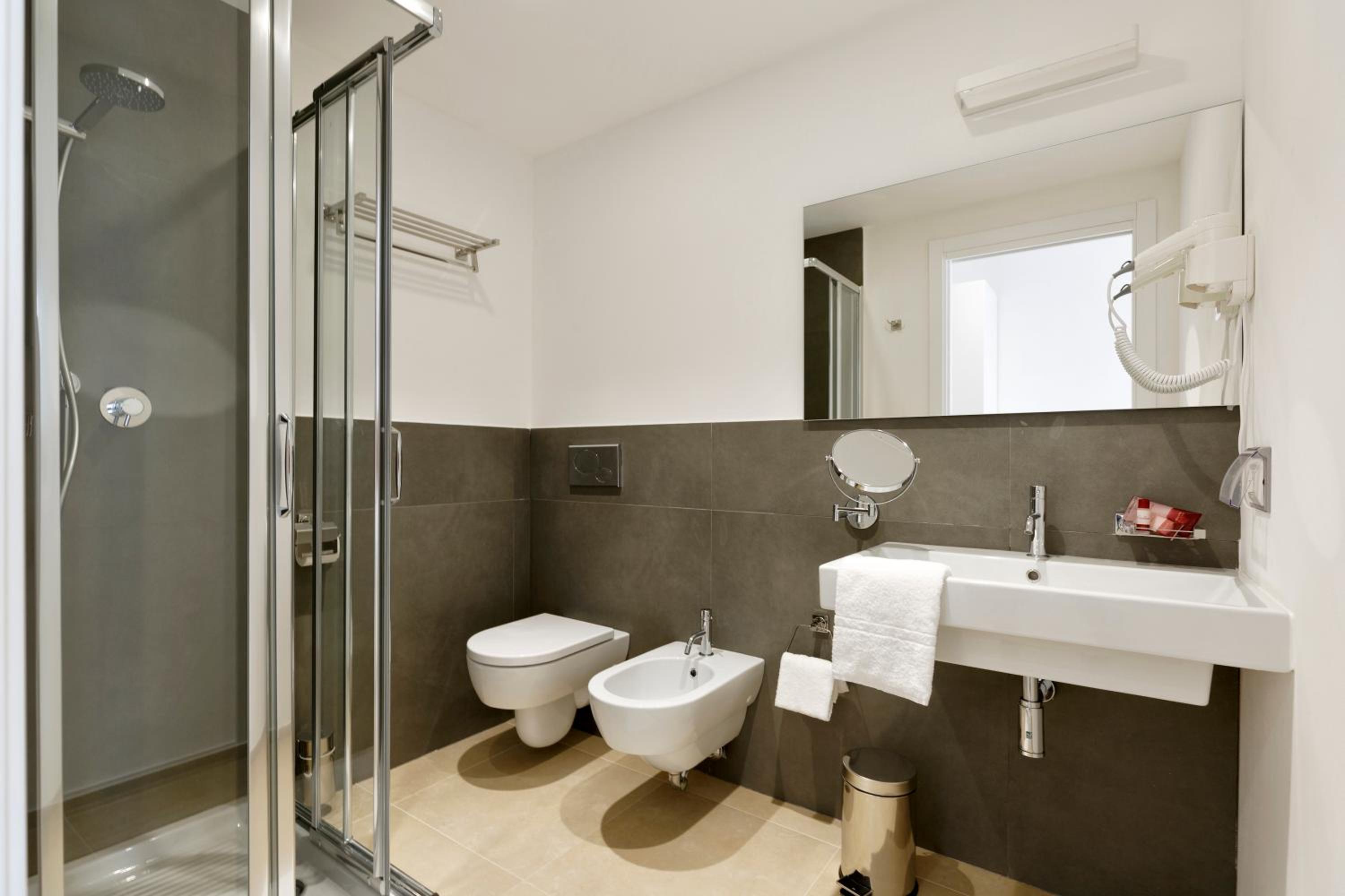 Double or Twin Room with Pool View photo 2