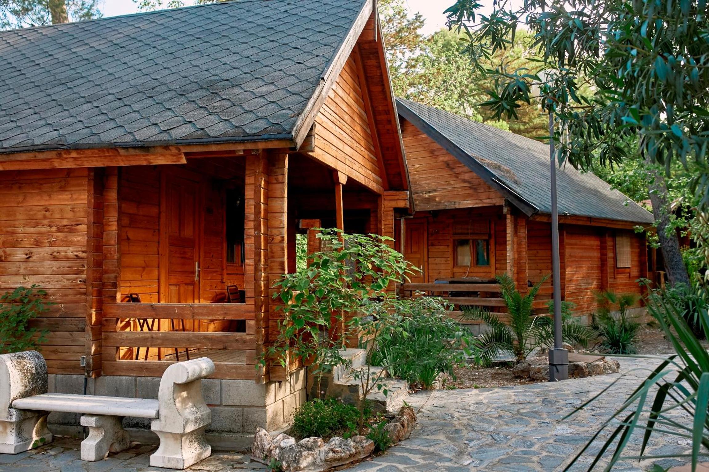 Bungalow (2 Adultos + 2 Niños menores de 12 años) Bungalow (2 Adultos + 2 Niños menores de 12 años)
