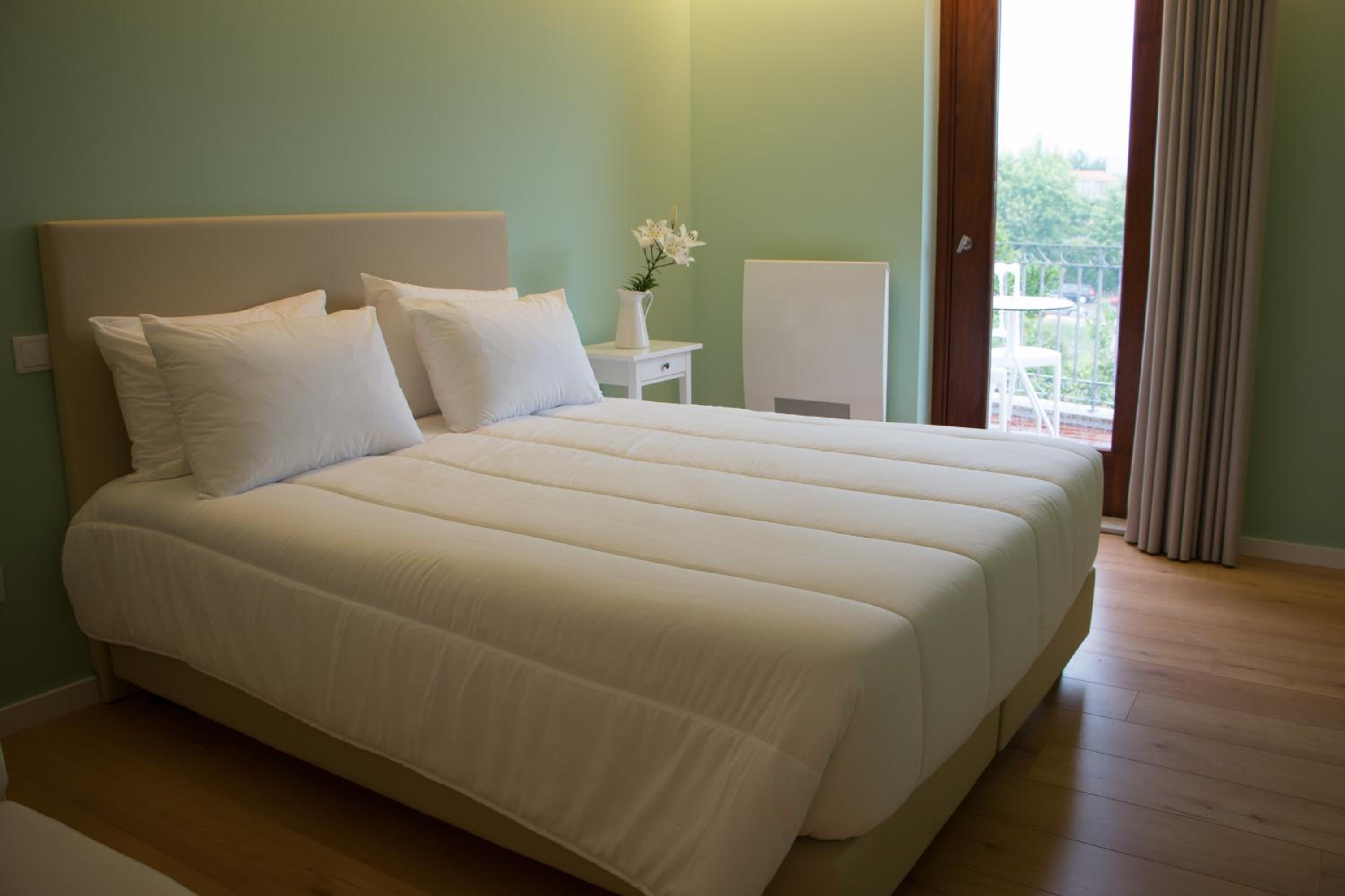 Deluxe Double Room with Balcony - Photo 3
