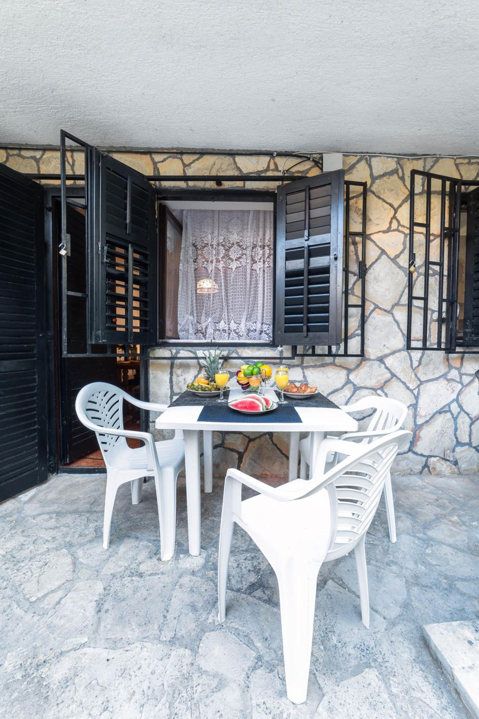 Apartment with Terrace - Photo 42