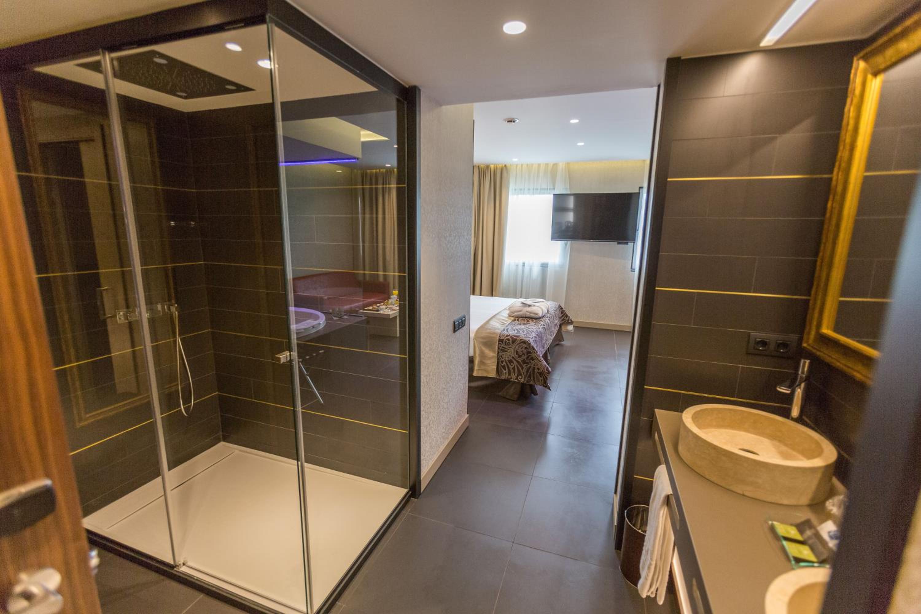 Junior Suite (2 Adults + 2 Children) - Photo 2