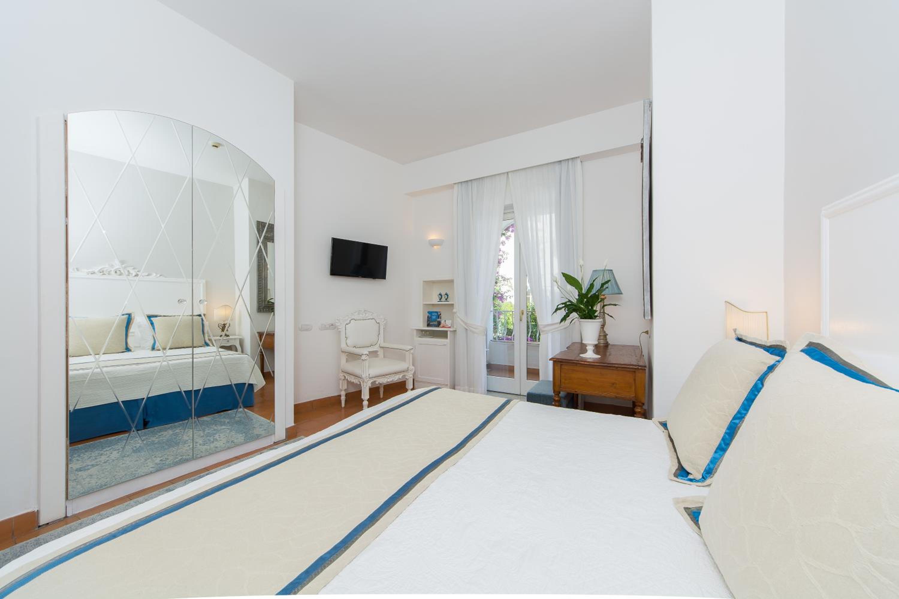 Superior Double or Twin Room with Balcony - Photo 2