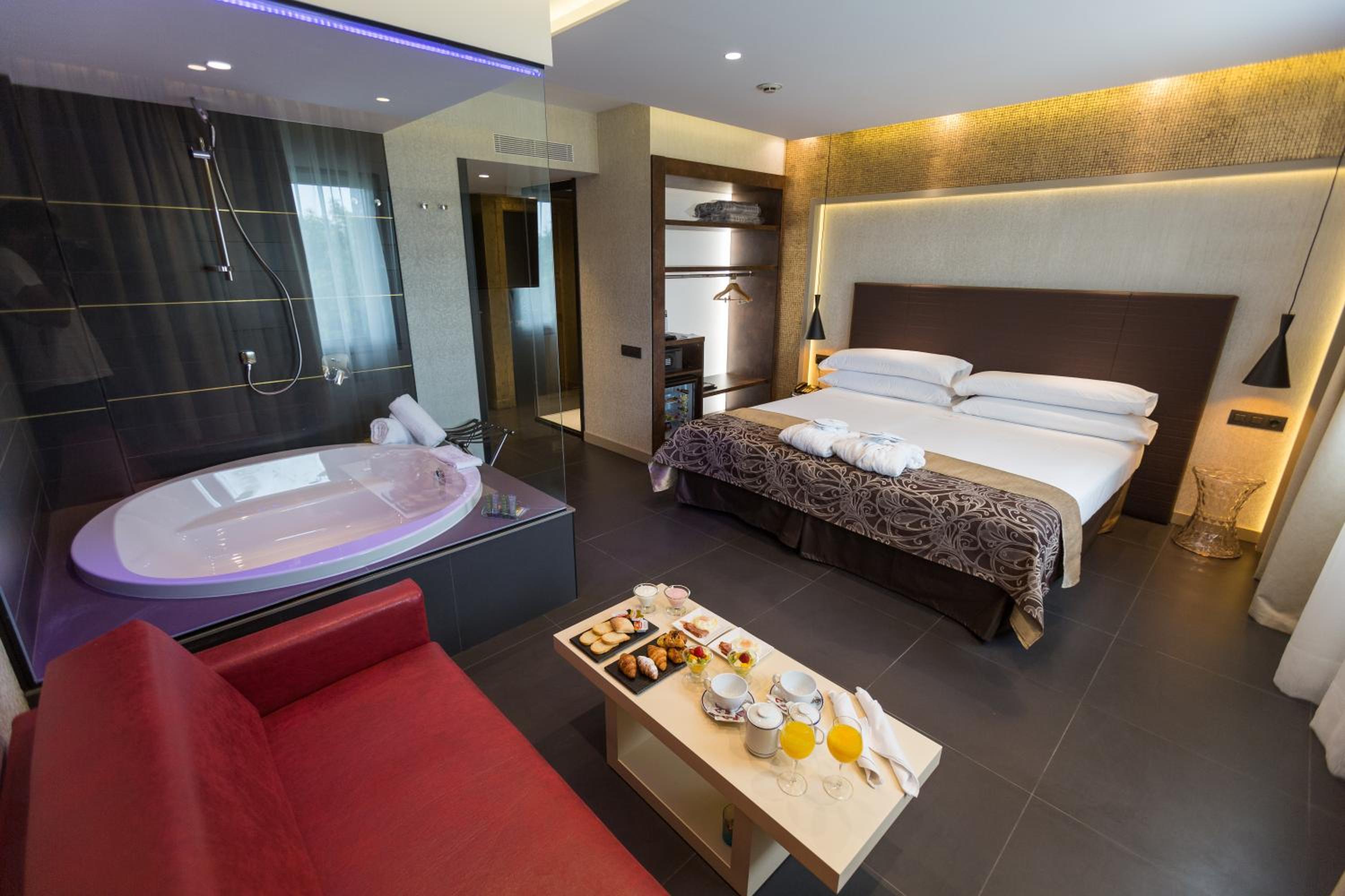 Junior Suite (2 Adults + 2 Children) - Photo 3