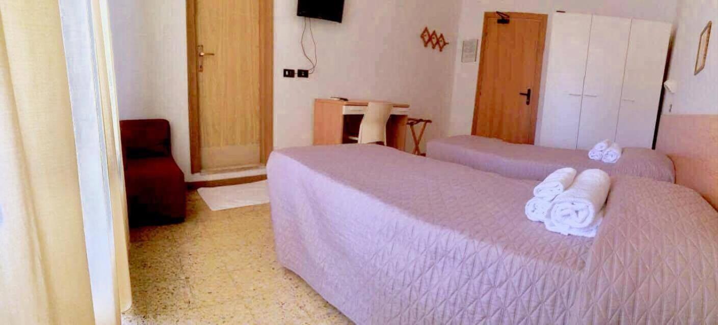Double or Twin Room photo 2
