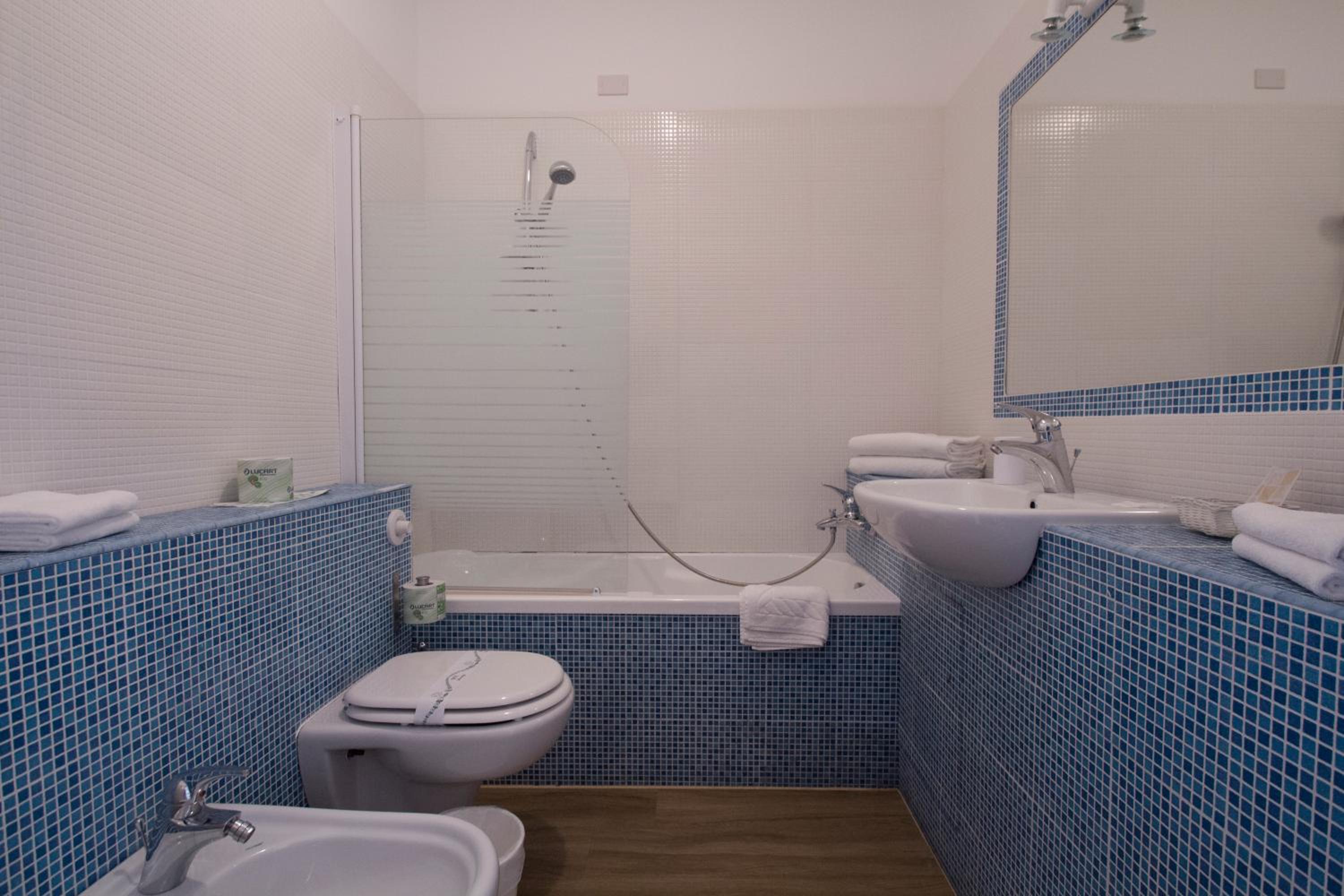 Superior Double Room with View - Photo 4
