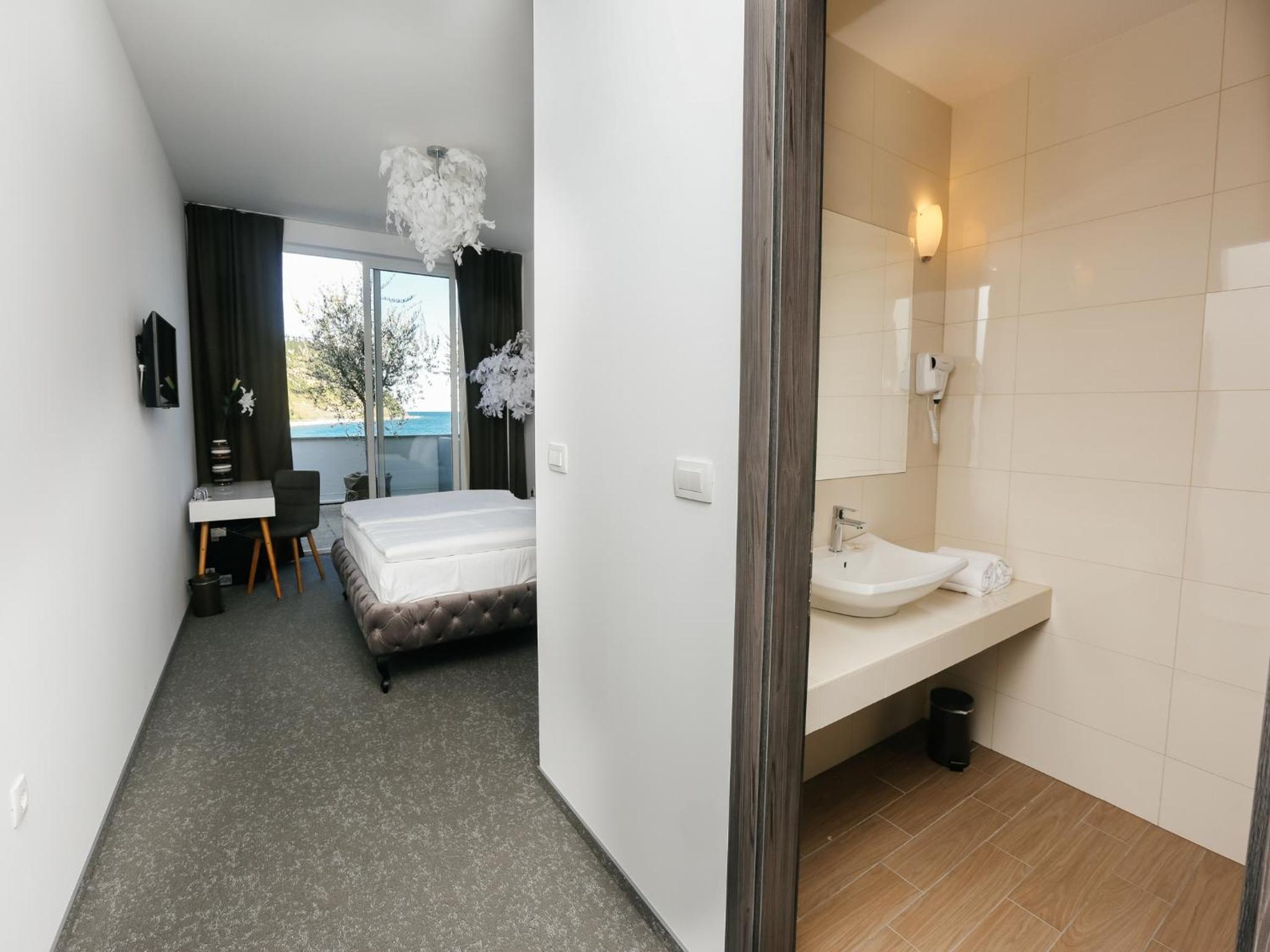 Superior Double Room - Beach Front - Photo 7