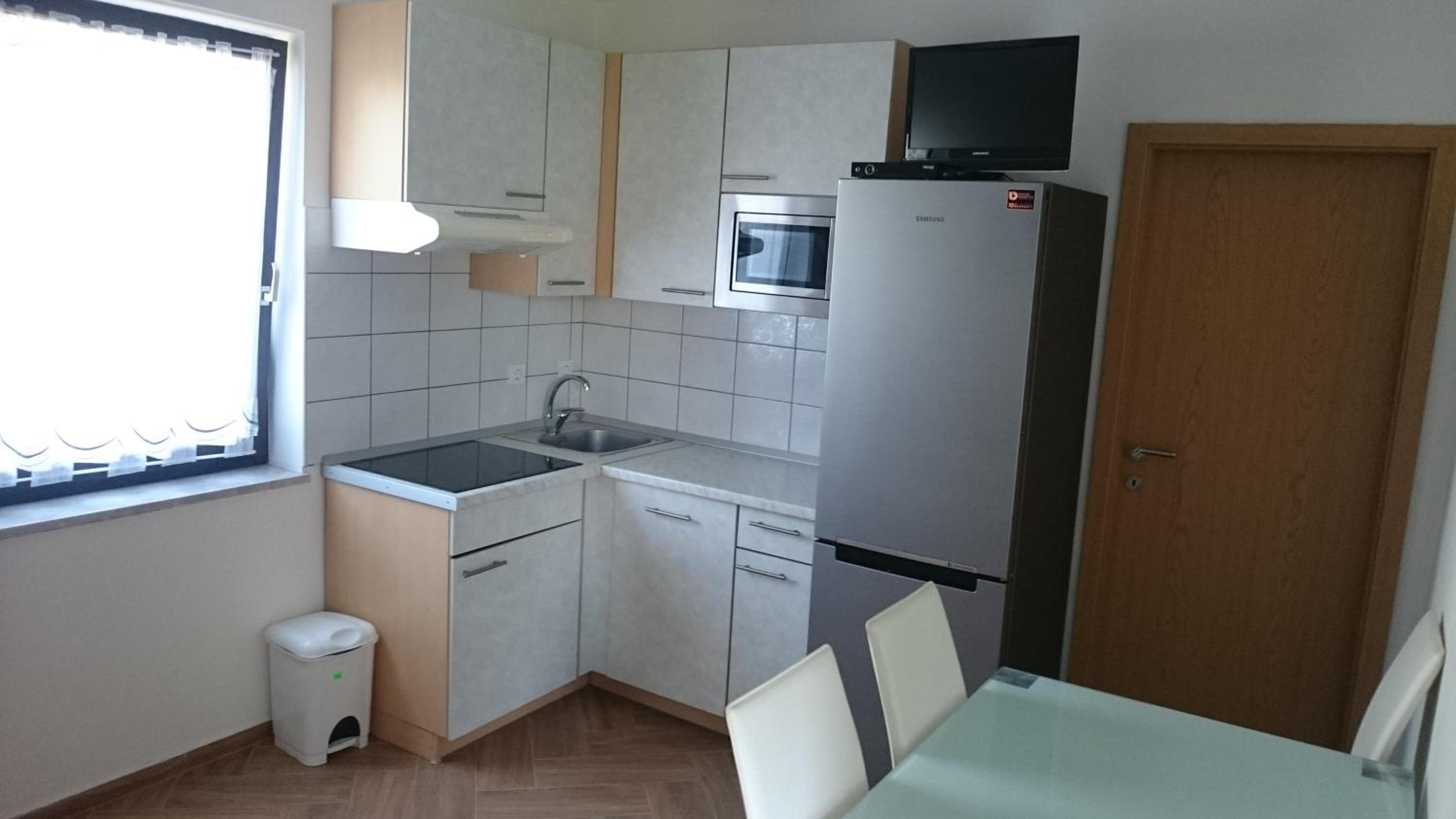 Apartment 3 - Photo 2