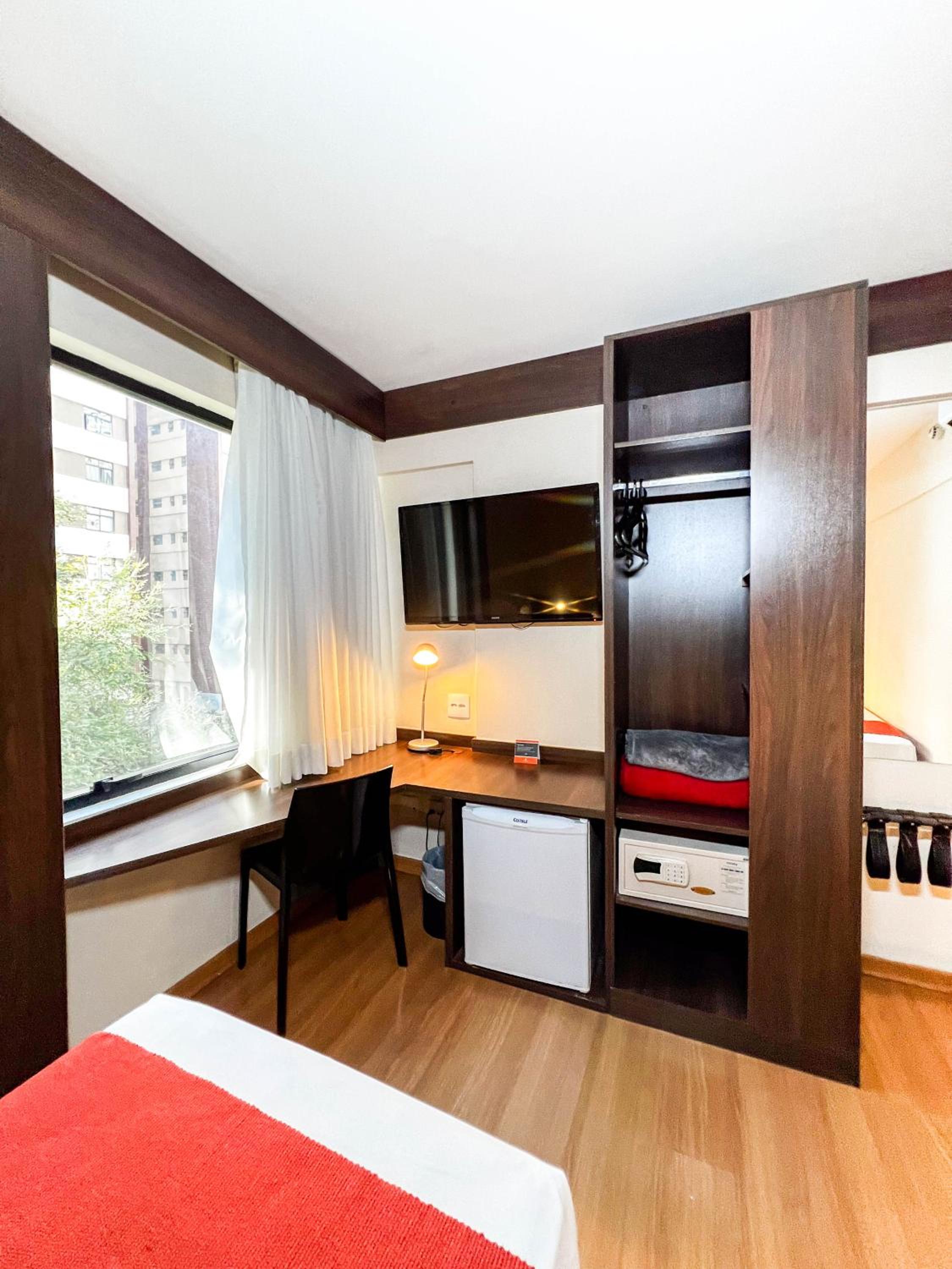 Twin Room thumbnail 6
