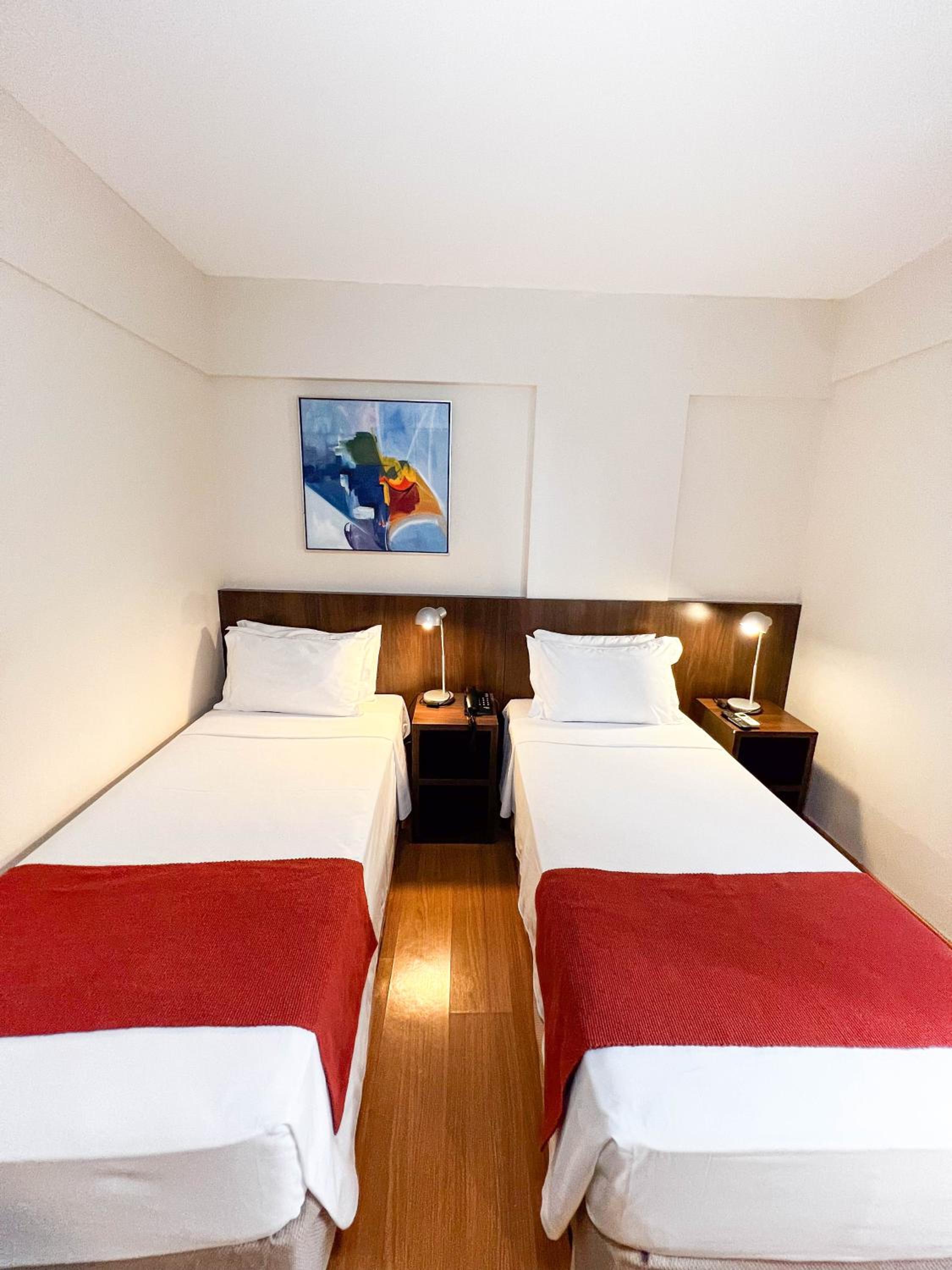 Twin Room thumbnail 5