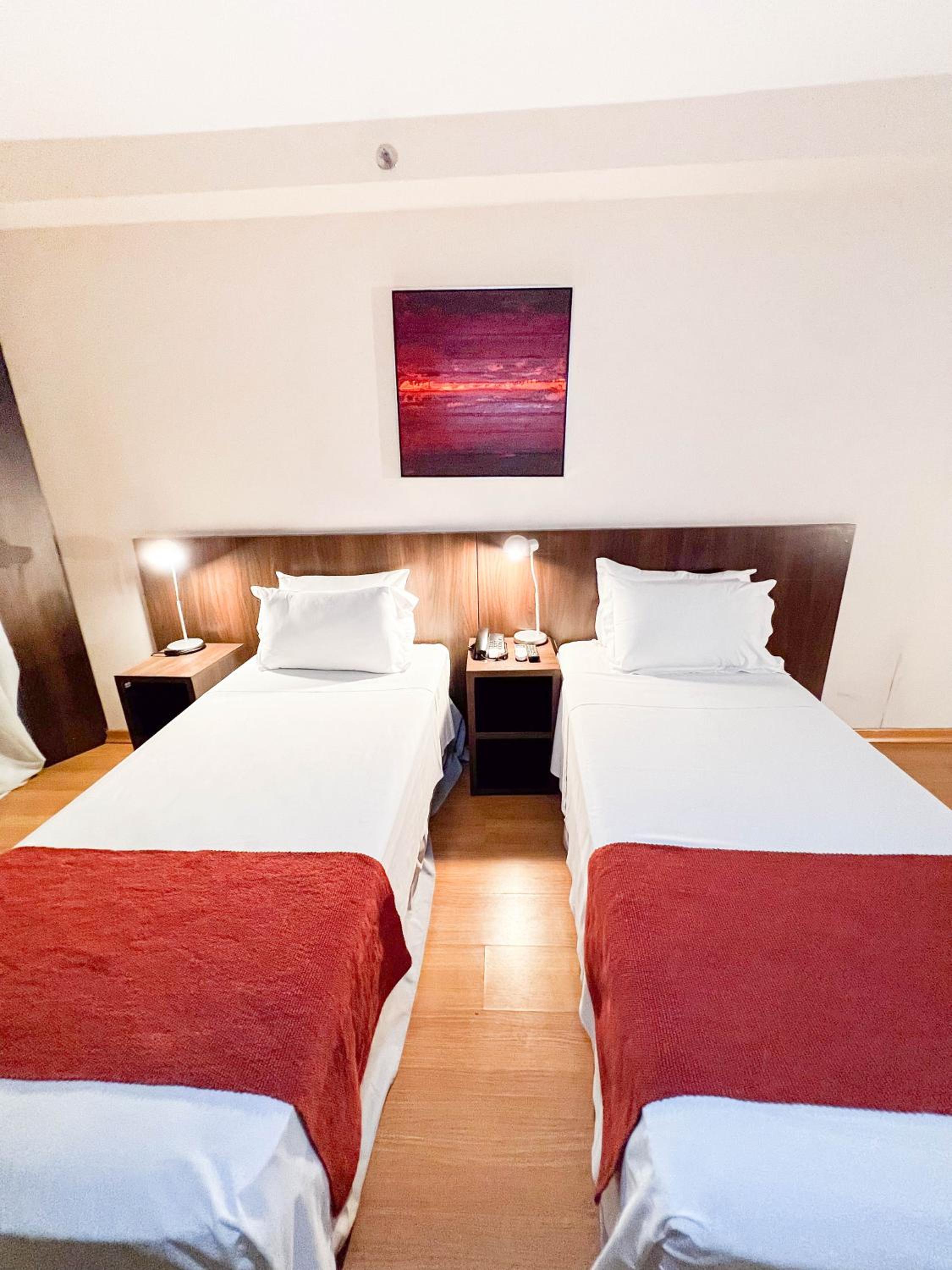 Budget Twin Room thumbnail 6