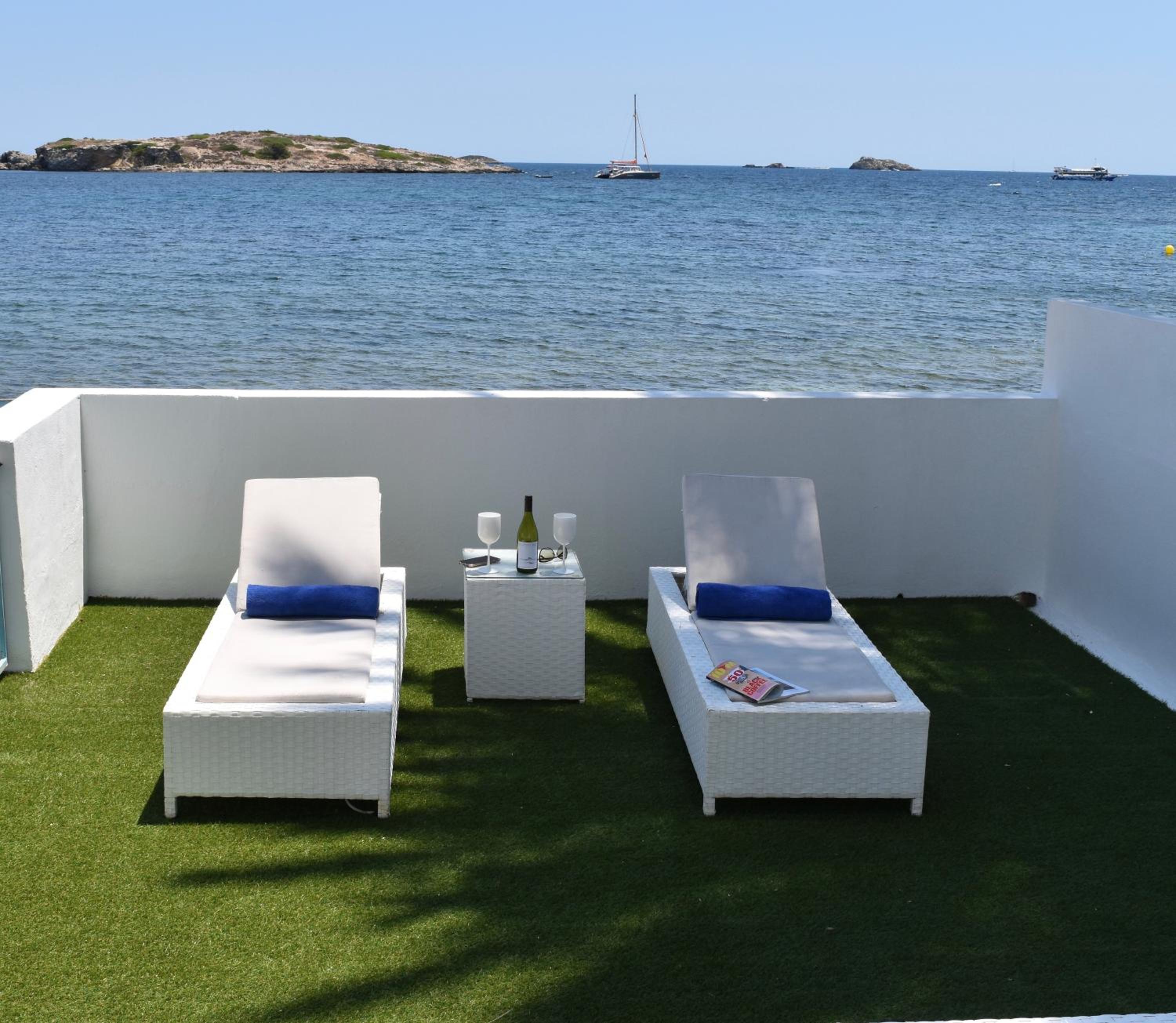Apartment with Beach Access photo 3