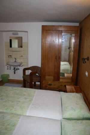 Double Room with Shared Bathroom photo 2