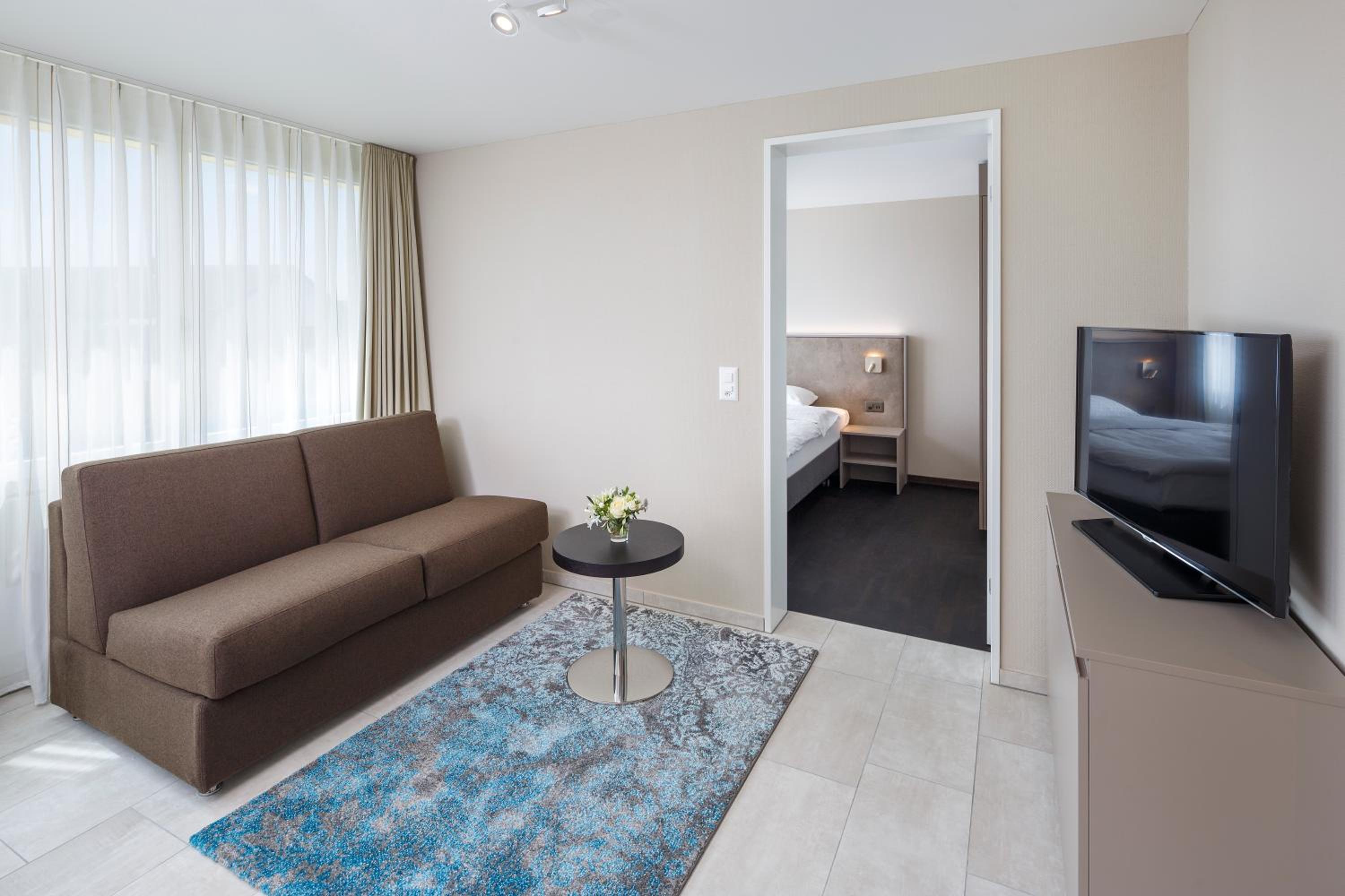 Business Suite photo 2