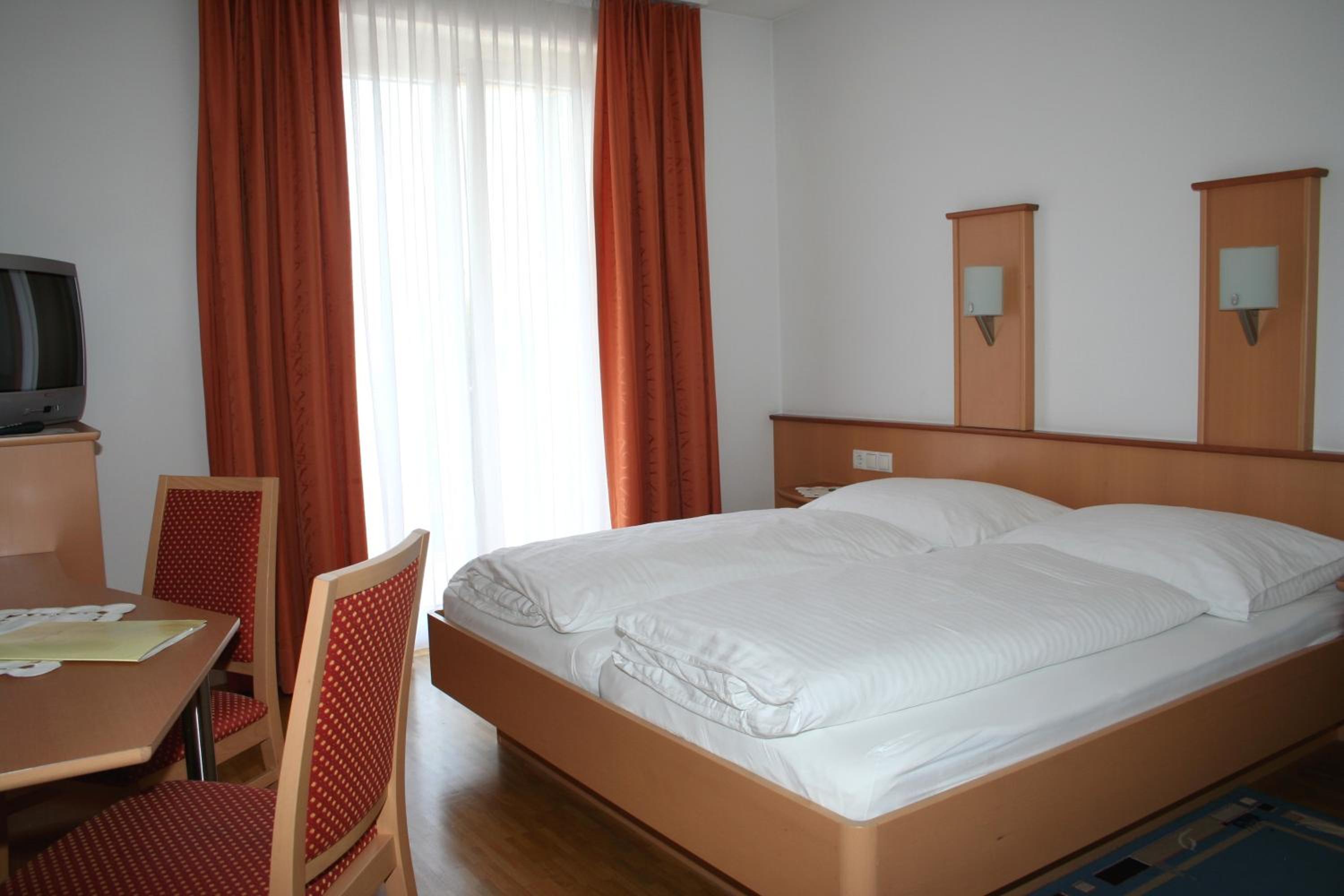 Deluxe Double Room with balcony and Garden View - Photo 4