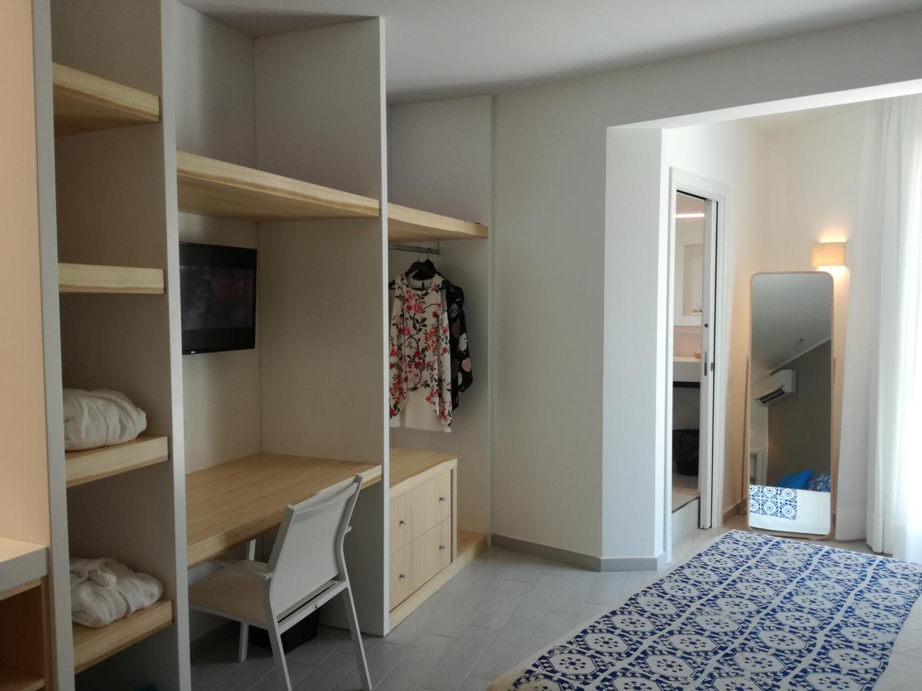 Suite with Terrace - Photo 11