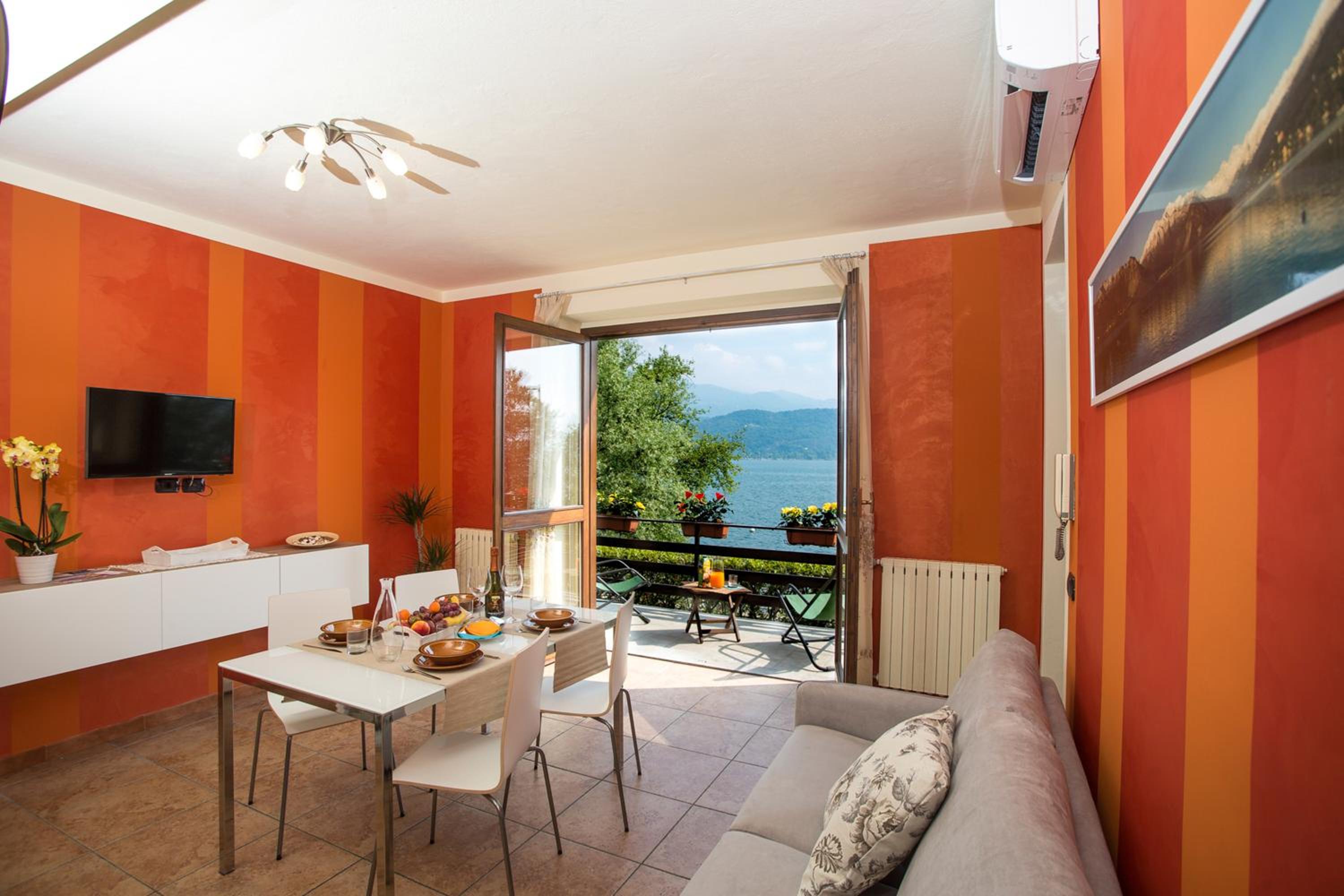 Apartment with Lake View