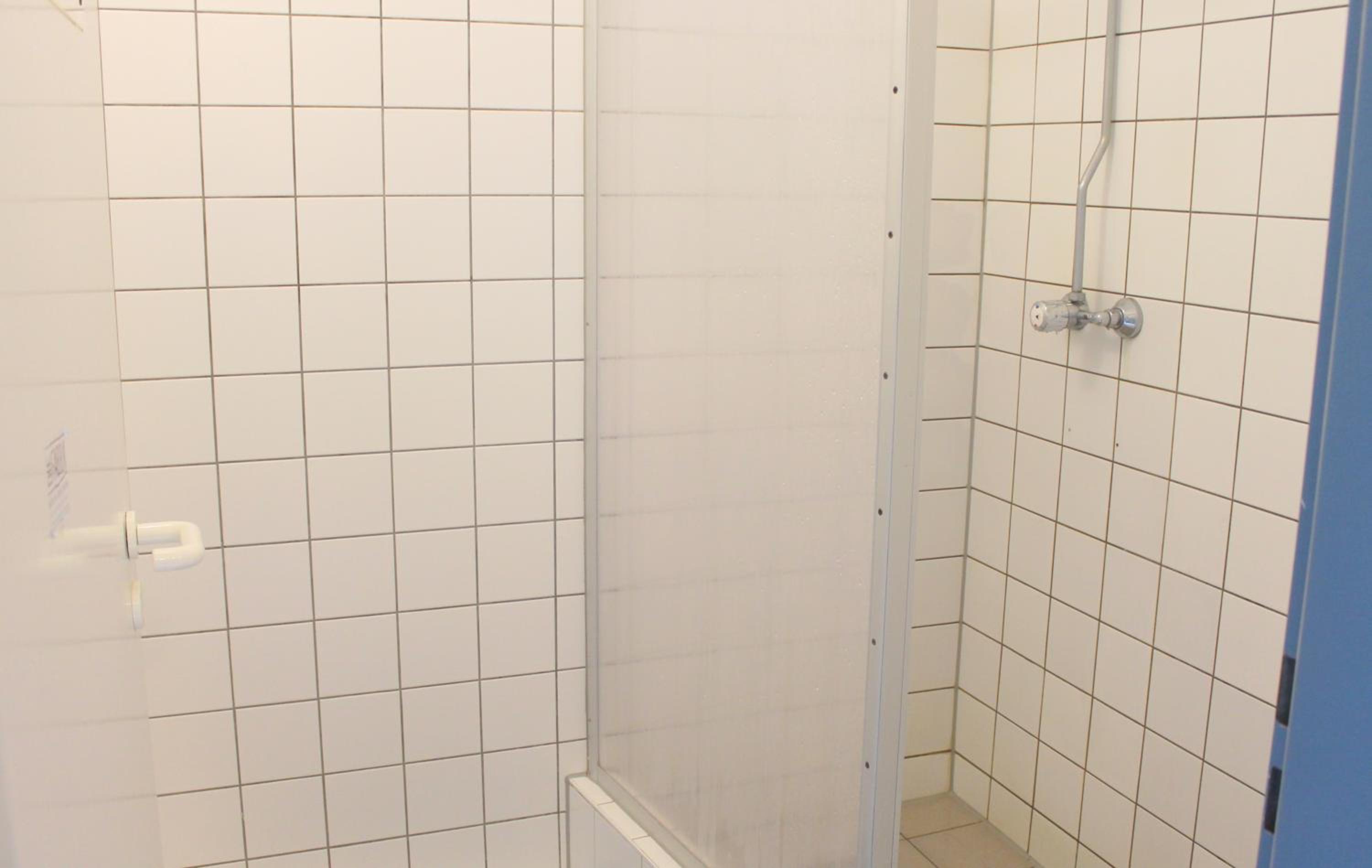 Twin Room with Shared Bathroom photo 3