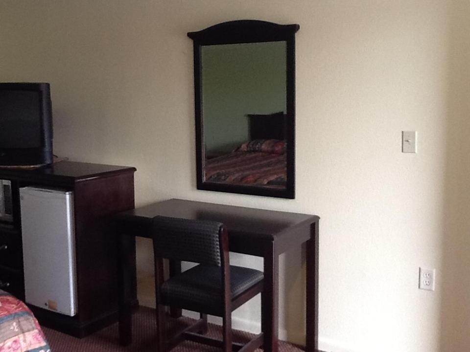 King Room - Non-Smoking photo 1