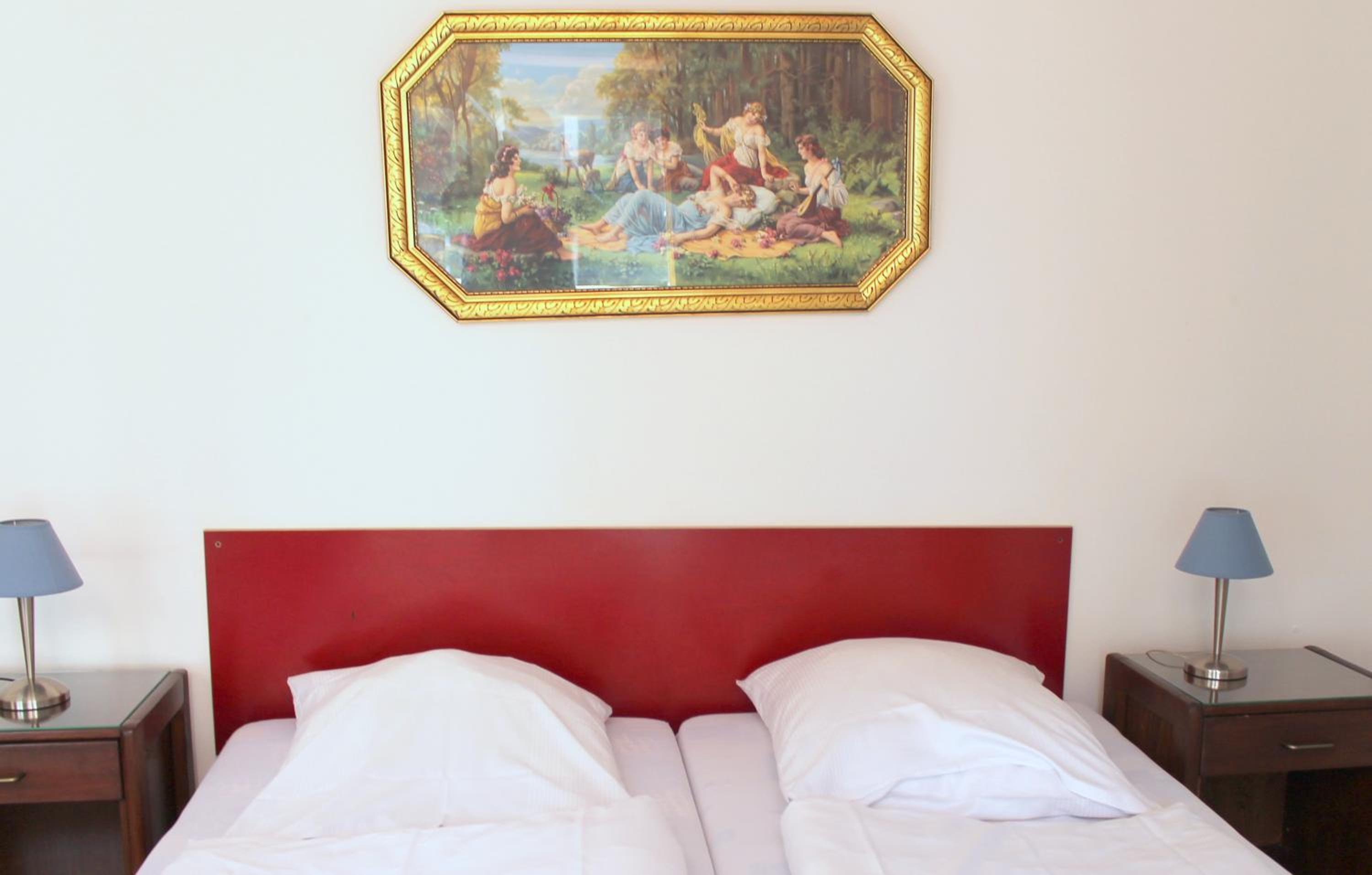 Double Room with Shared Bathroom photo 2