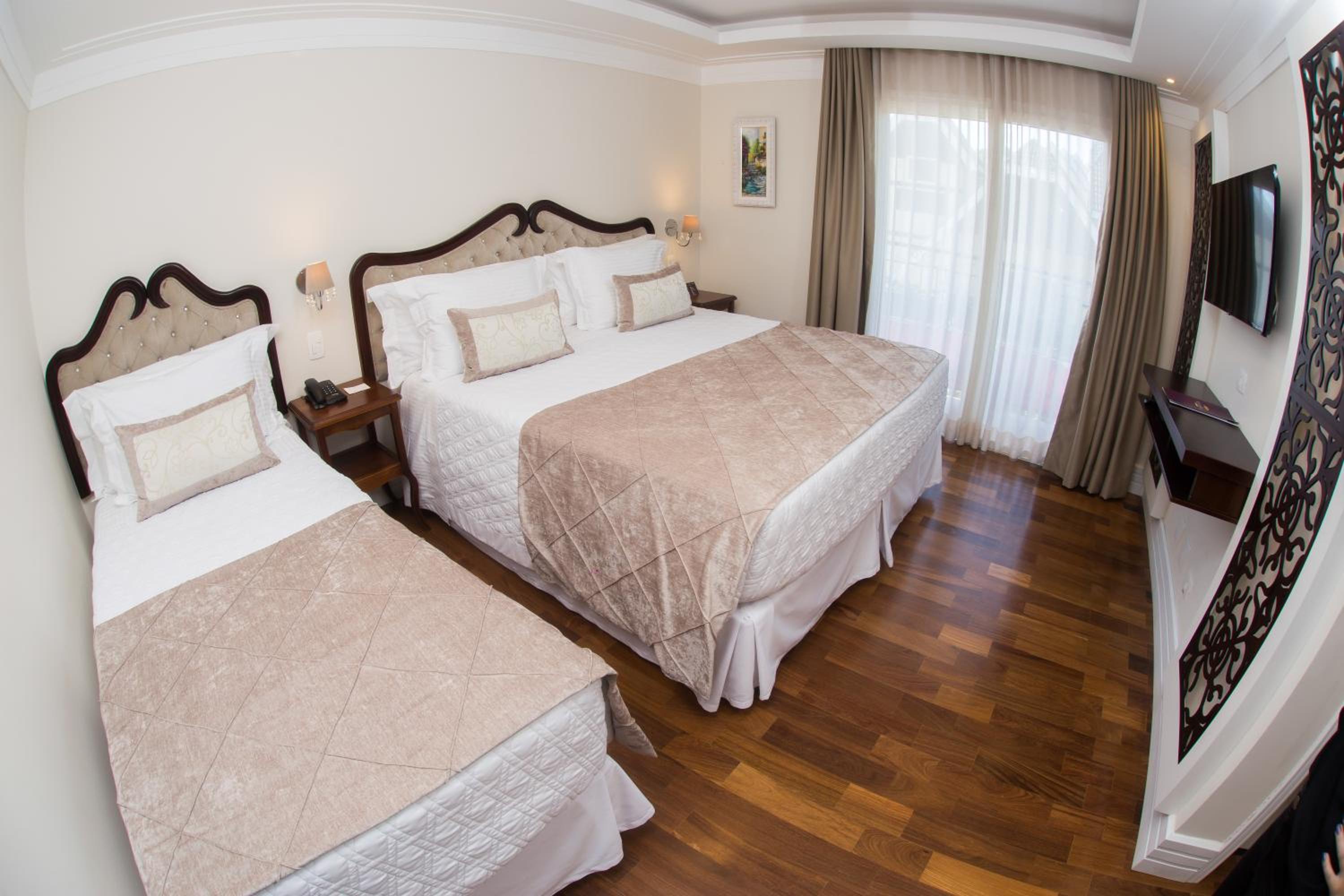 Premium Triple Room - Photo 15