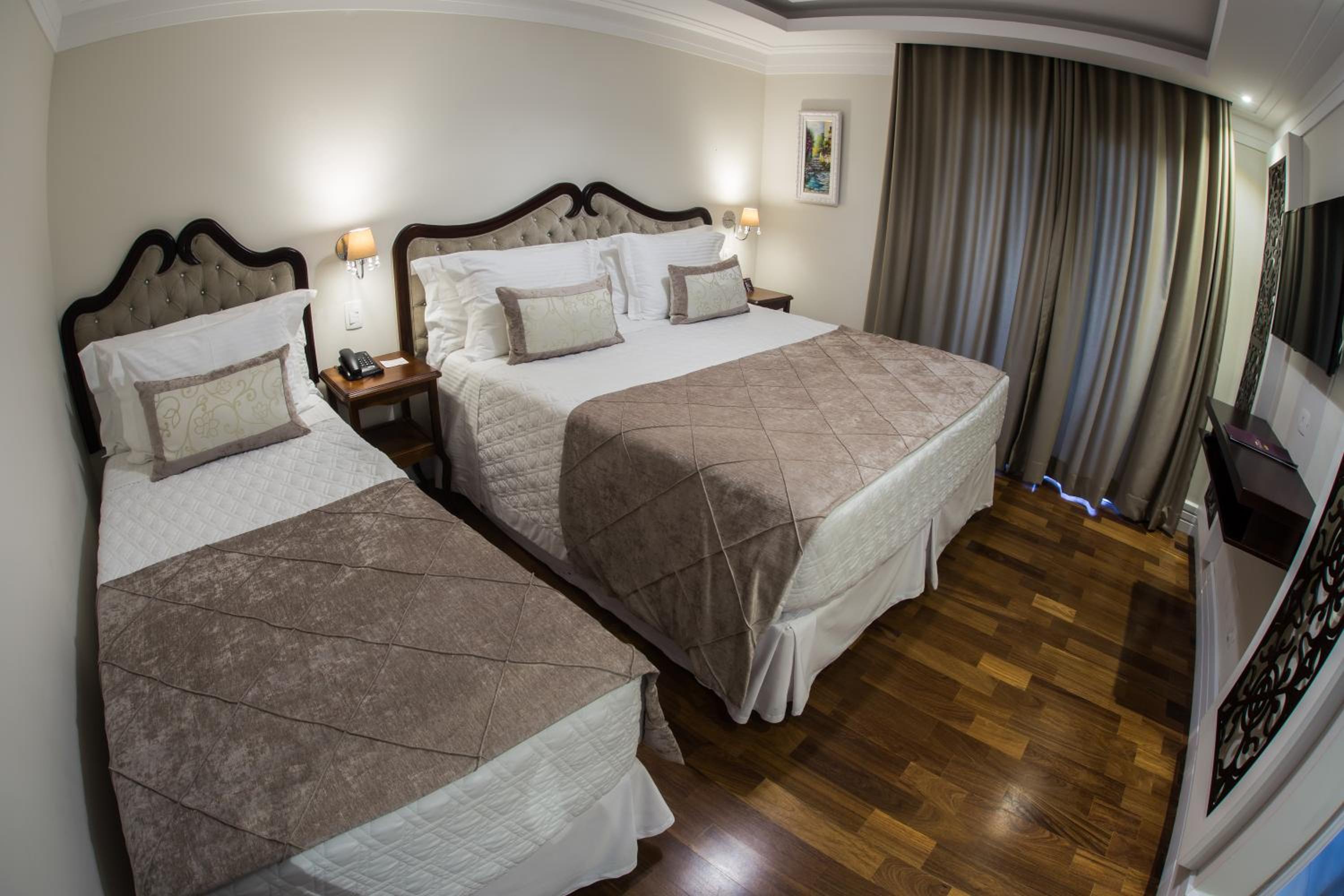 Premium Triple Room - Photo 16