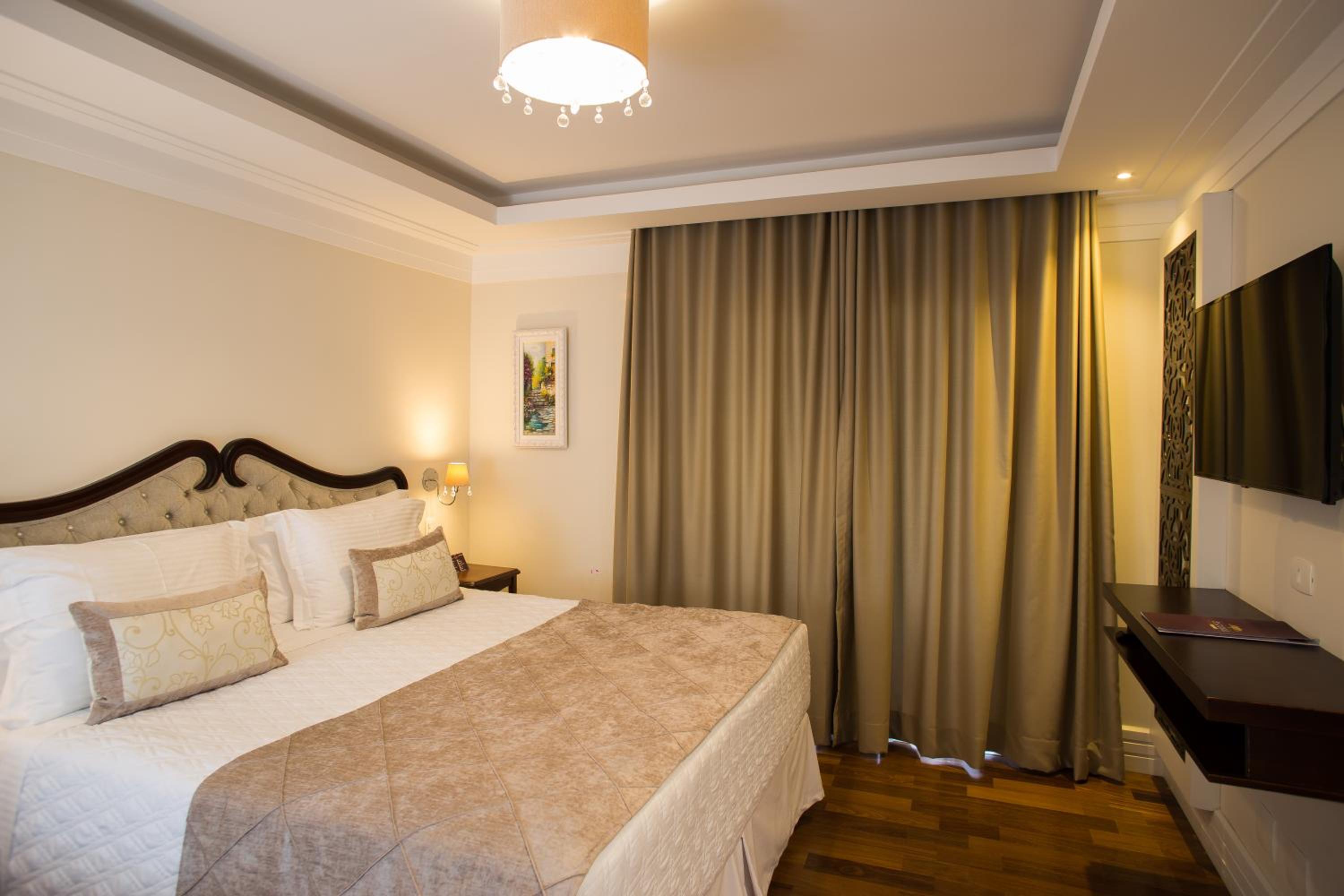 Premium Triple Room - Photo 17