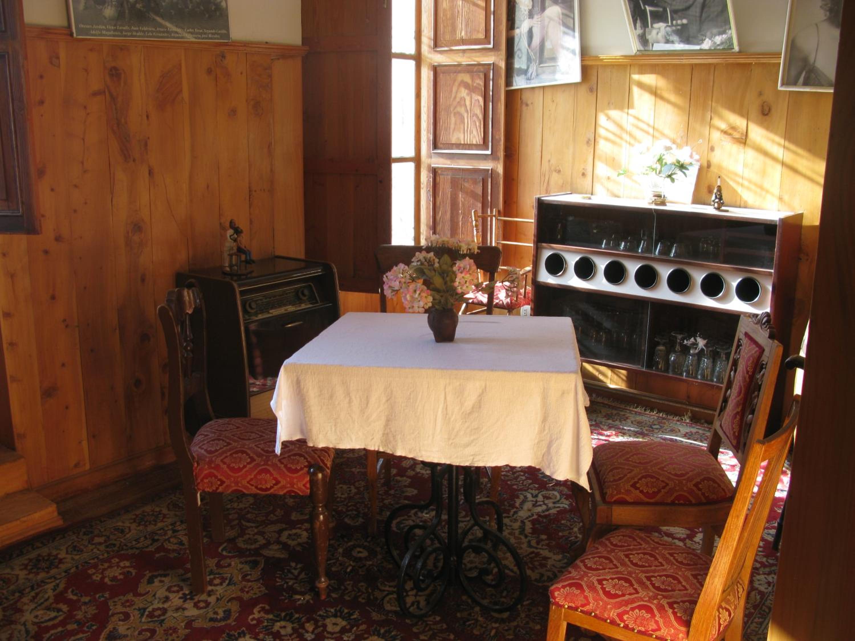 Family Room photo 3