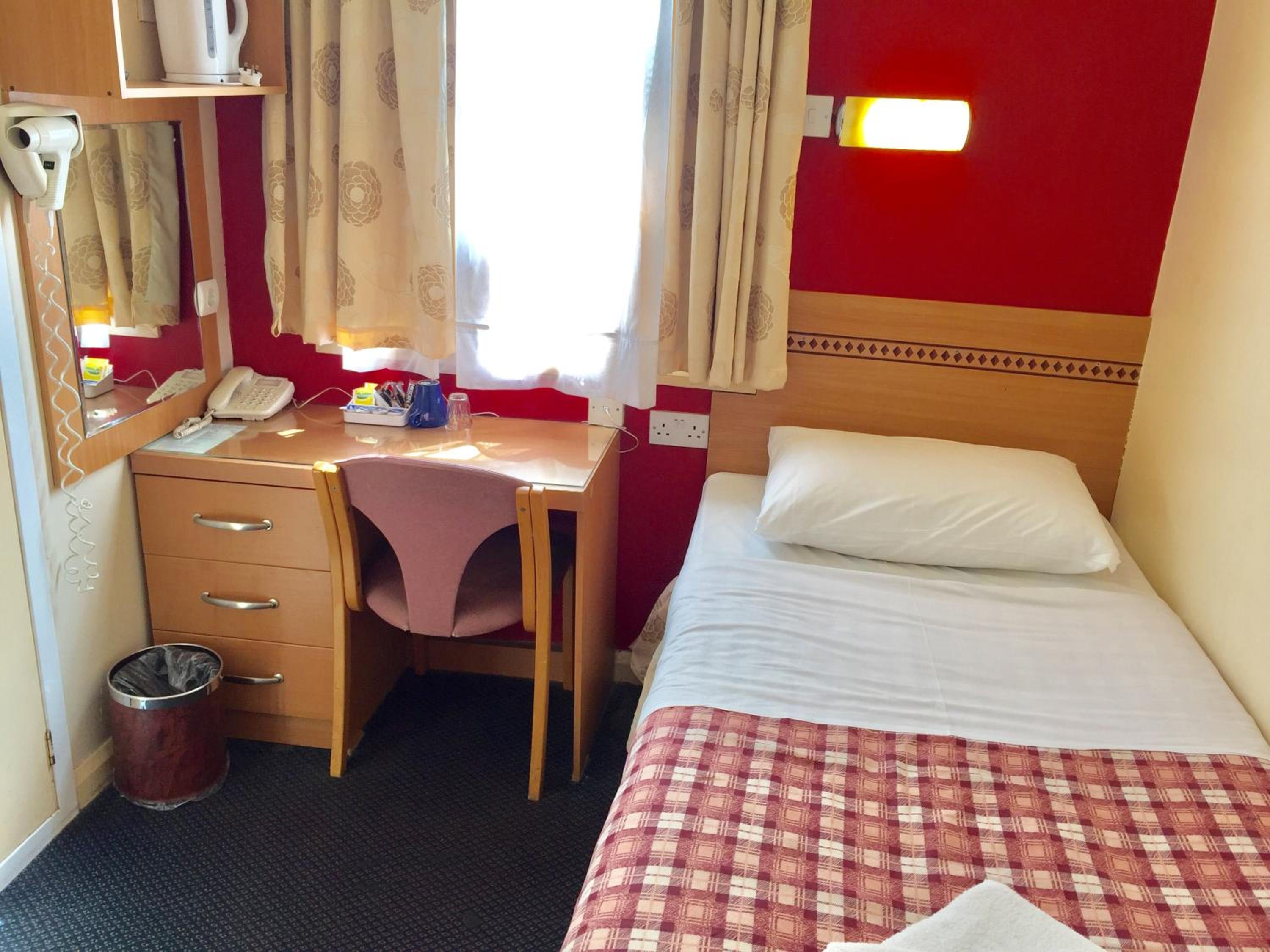 Single Room with private toilet and shower photo 1