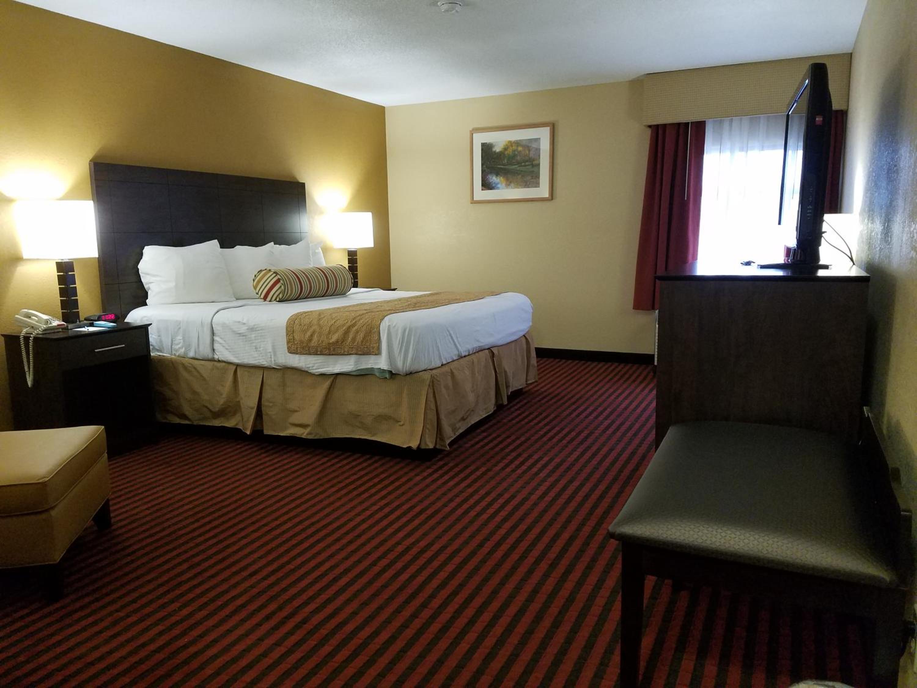 Deluxe King Room - Non-Smoking - Photo 6