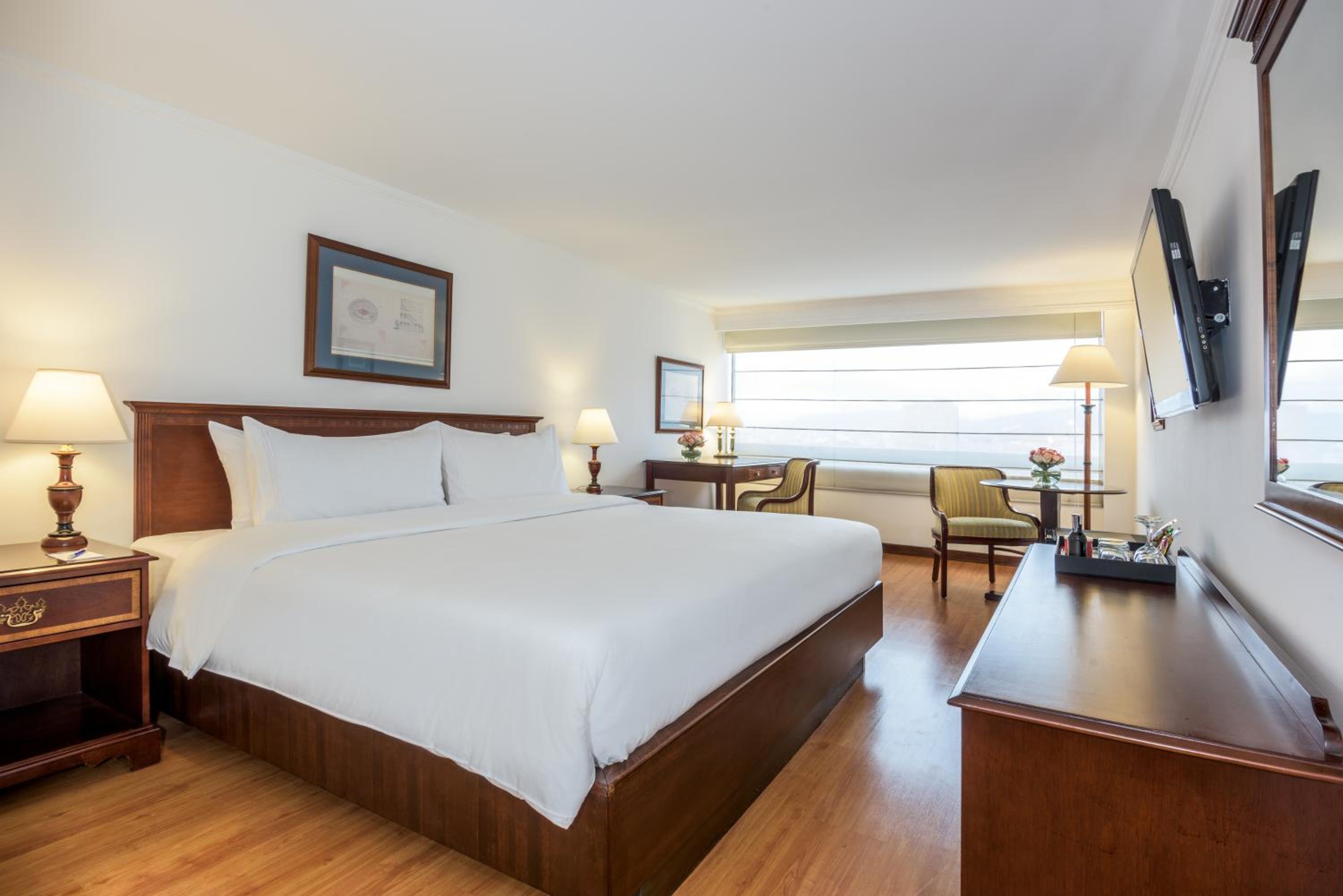 Premium King Room - Non-Smoking - Mountain View