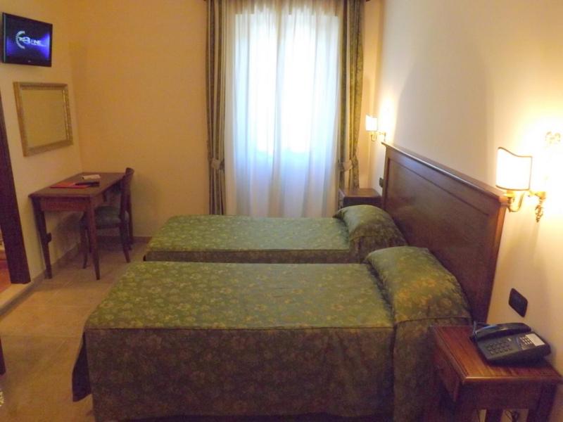 Classic Double or Twin Room - Photo 2